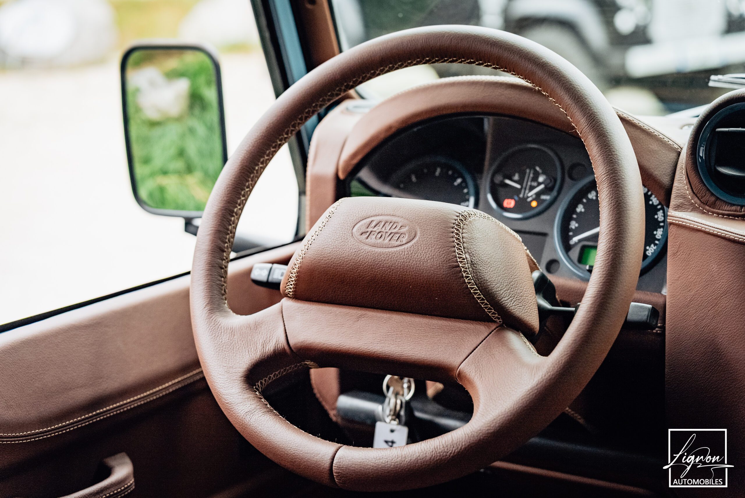 Photo Land Rover Defender 110 SW 2.2 7 Places "R.A.F Blue"