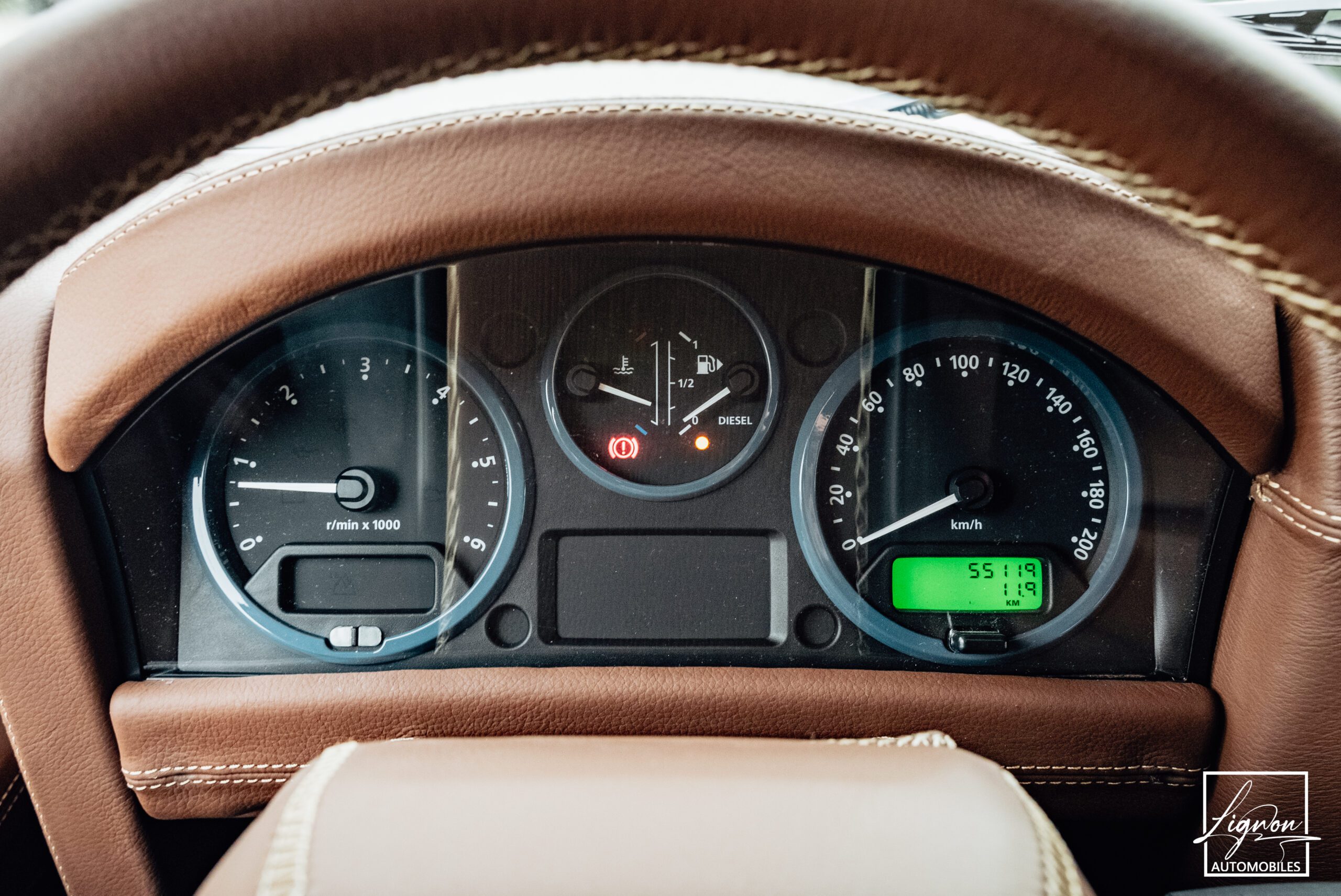 Photo Land Rover Defender 110 SW 2.2 7 Places "R.A.F Blue"