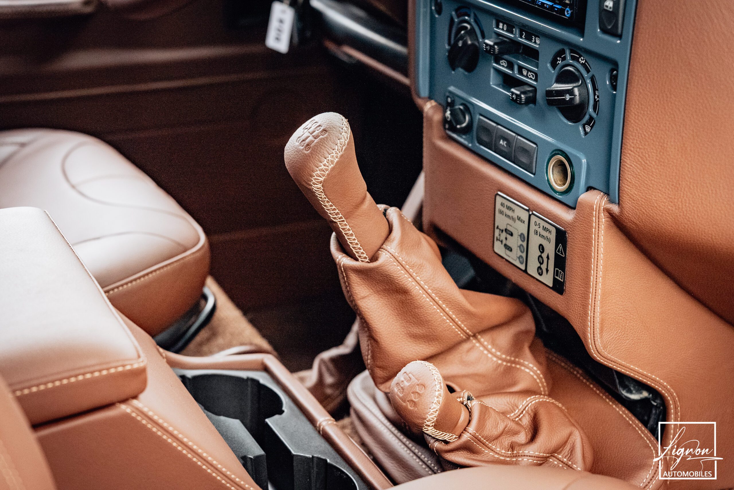 Photo Land Rover Defender 110 SW 2.2 7 Places "R.A.F Blue"