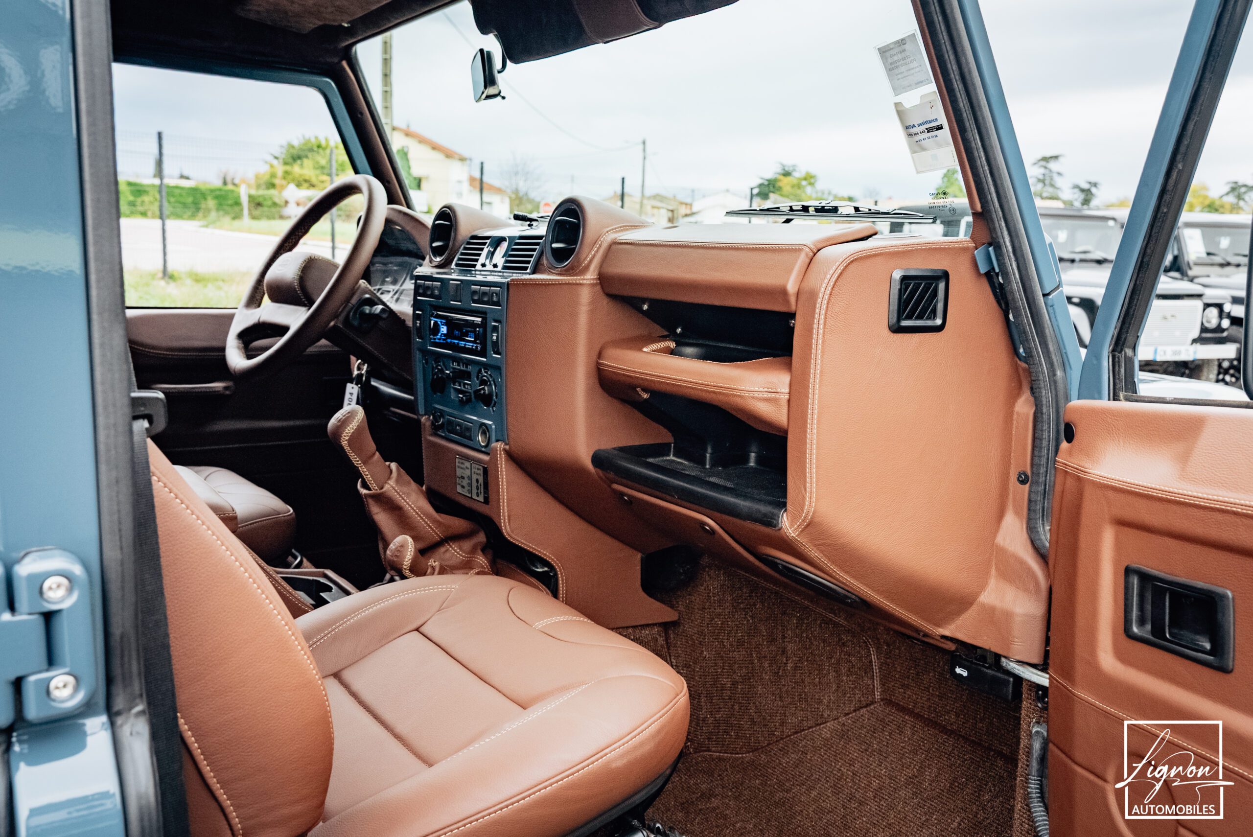 Photo Land Rover Defender 110 SW 2.2 7 Places "R.A.F Blue"
