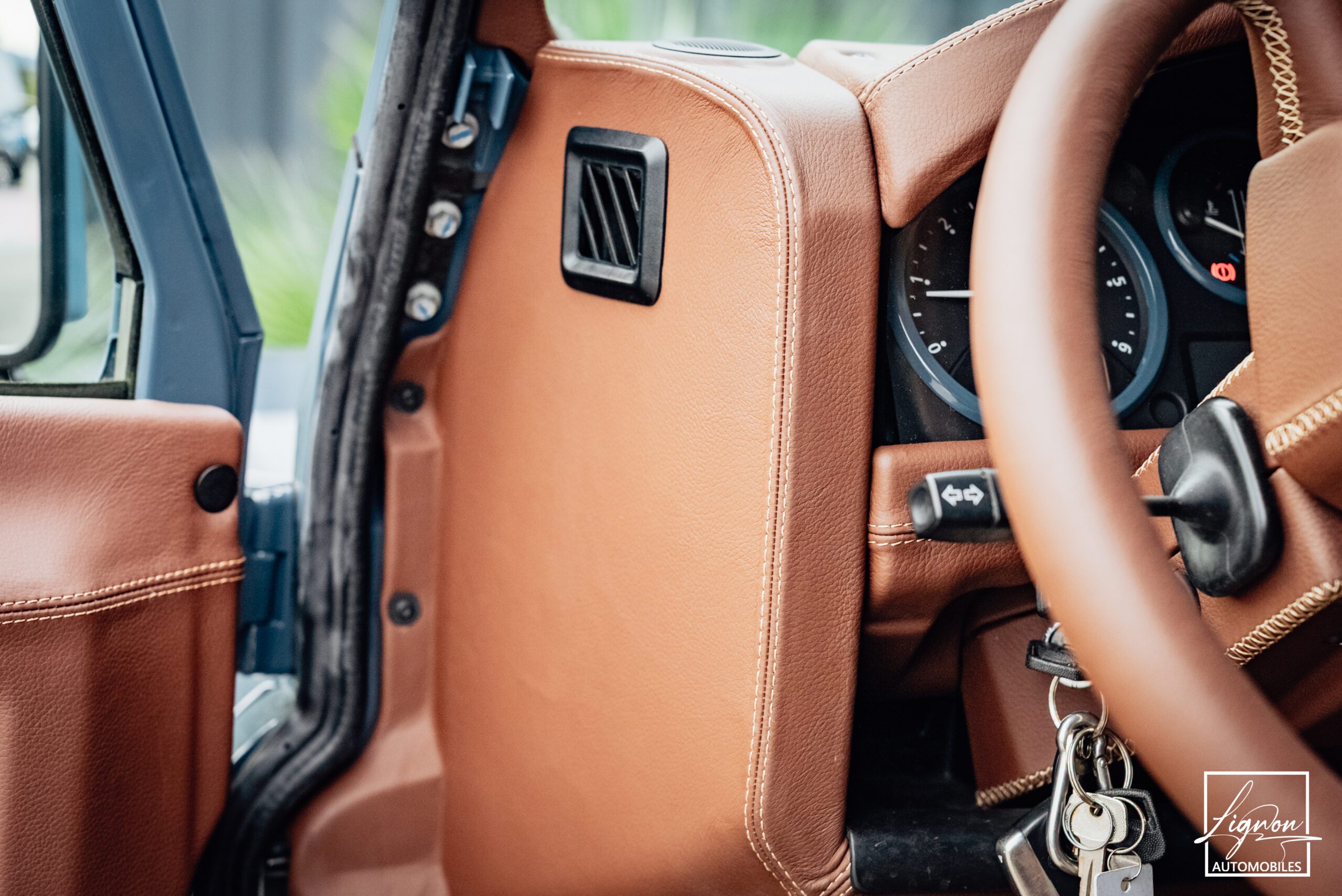 Photo Land Rover Defender 110 SW 2.2 7 Places "R.A.F Blue"