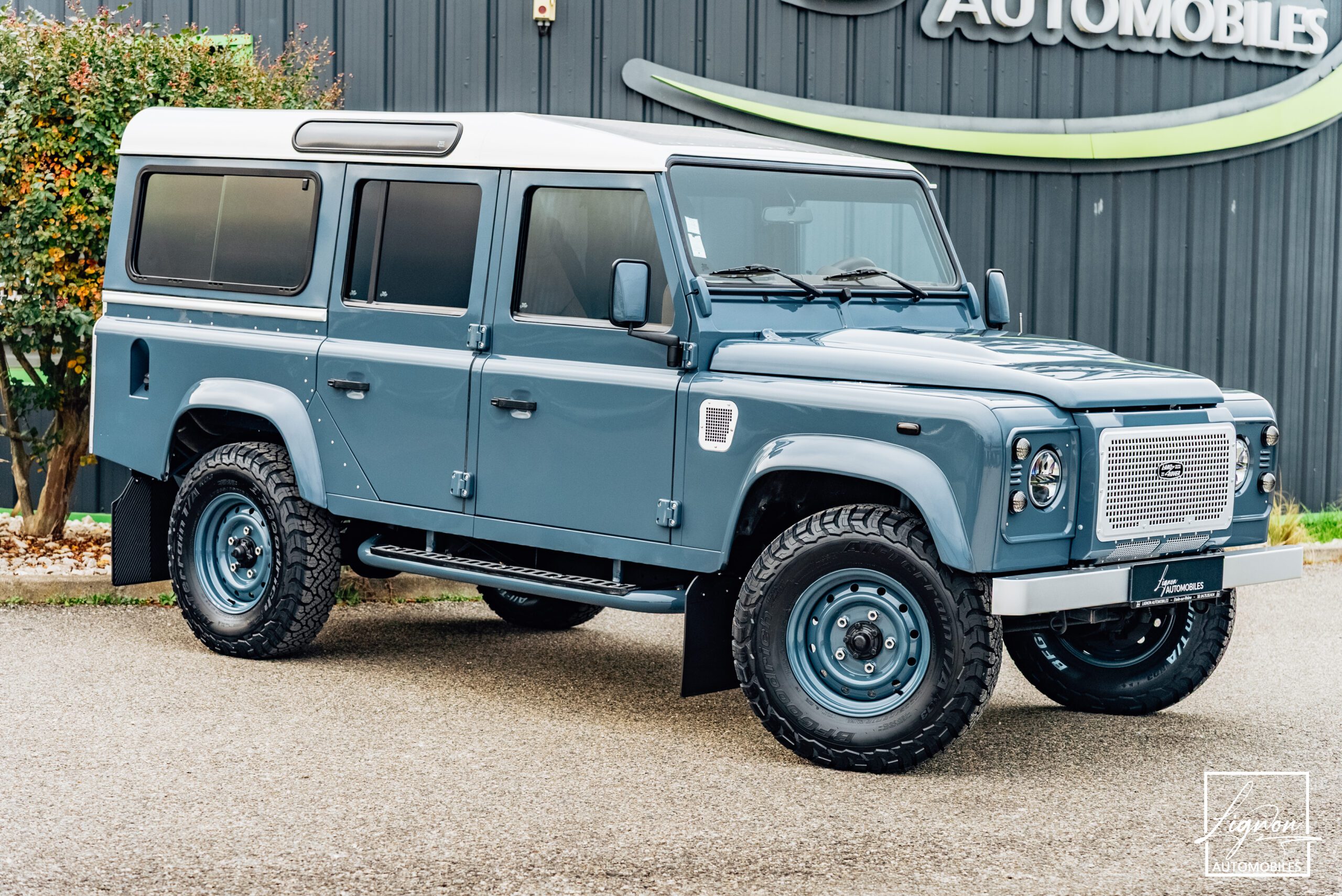 Land Rover Defender 110 SW 2.2 7 Places "R.A.F Blue"