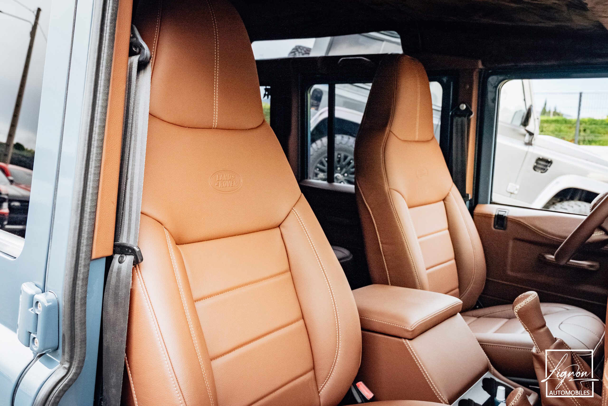 Photo Land Rover Defender 110 SW 2.2 7 Places "R.A.F Blue"