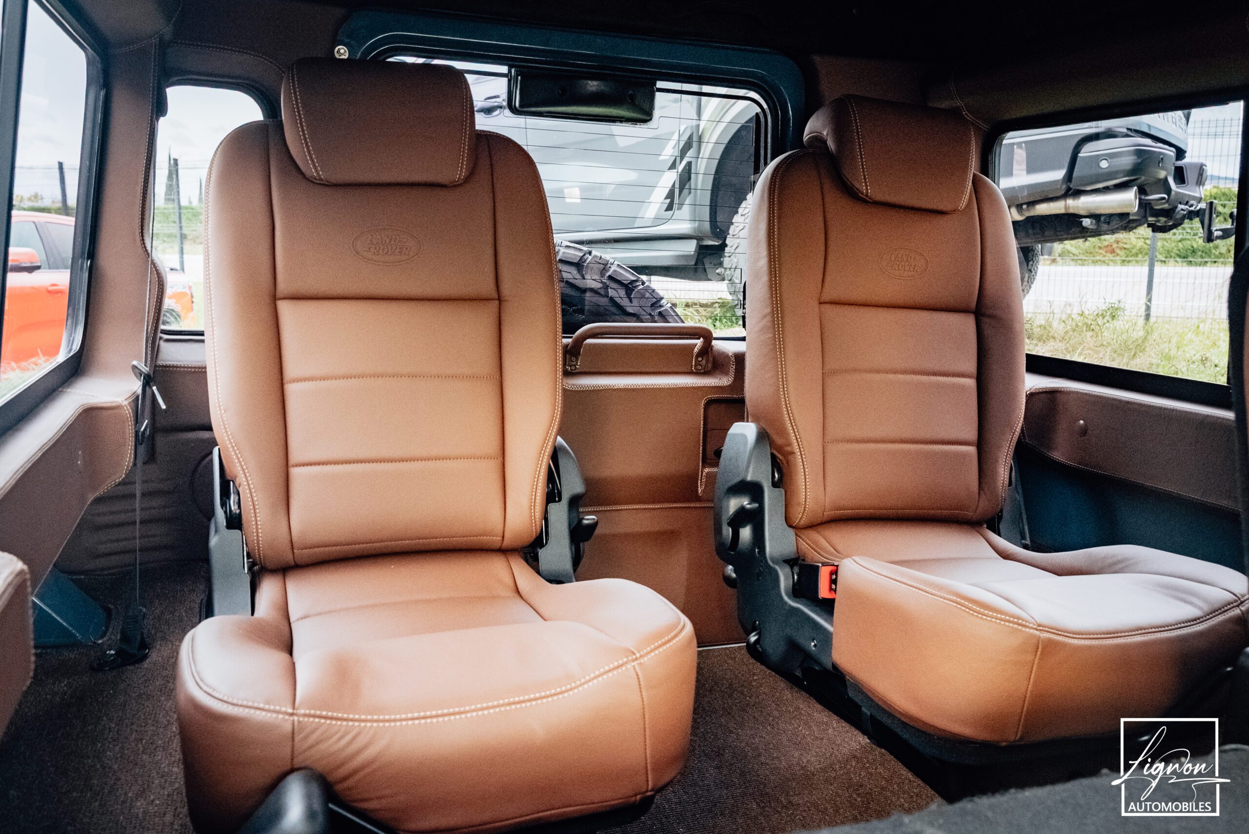 Photo Land Rover Defender 110 SW 2.2 7 Places "R.A.F Blue"