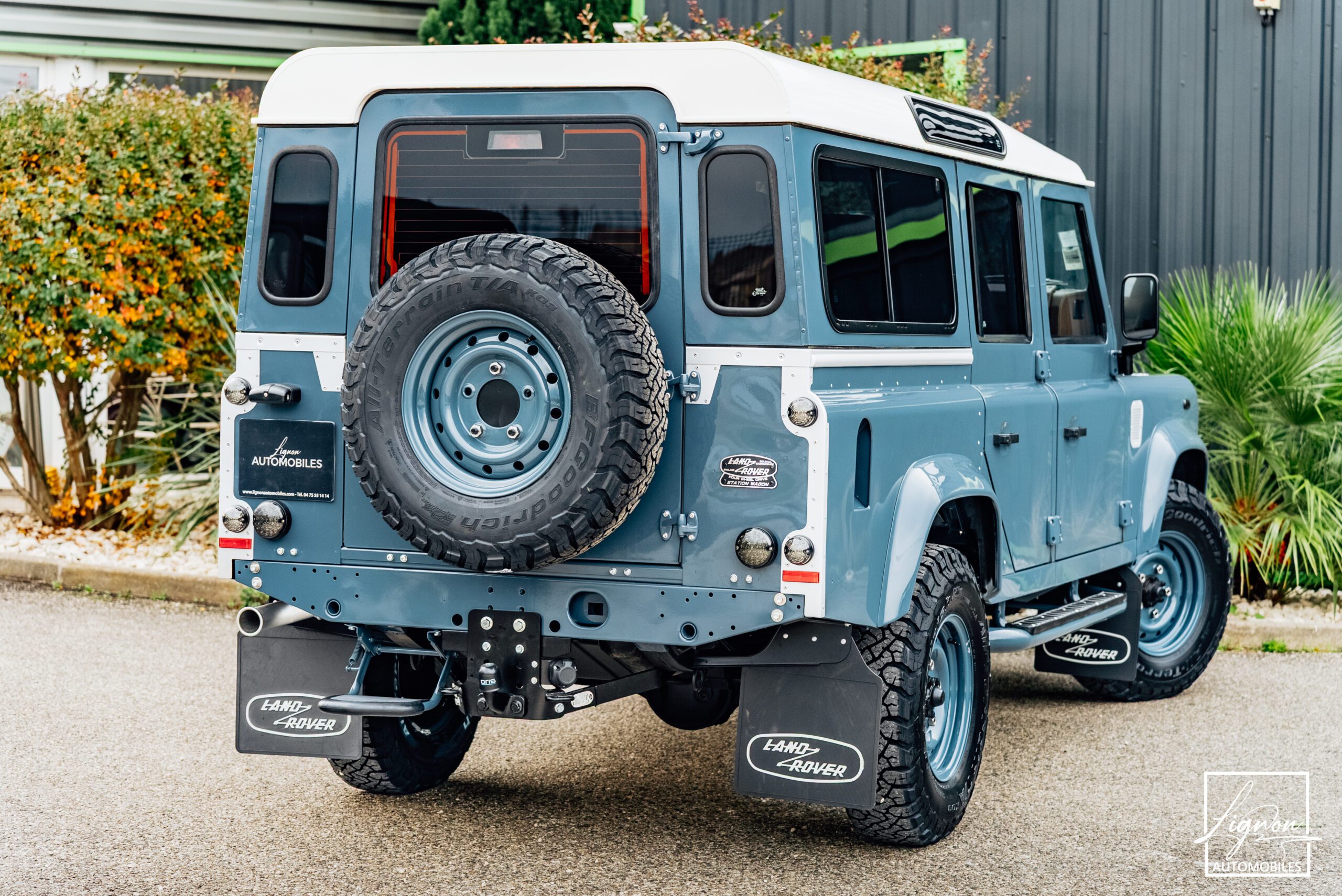 Photo Land Rover Defender 110 SW 2.2 7 Places "R.A.F Blue"