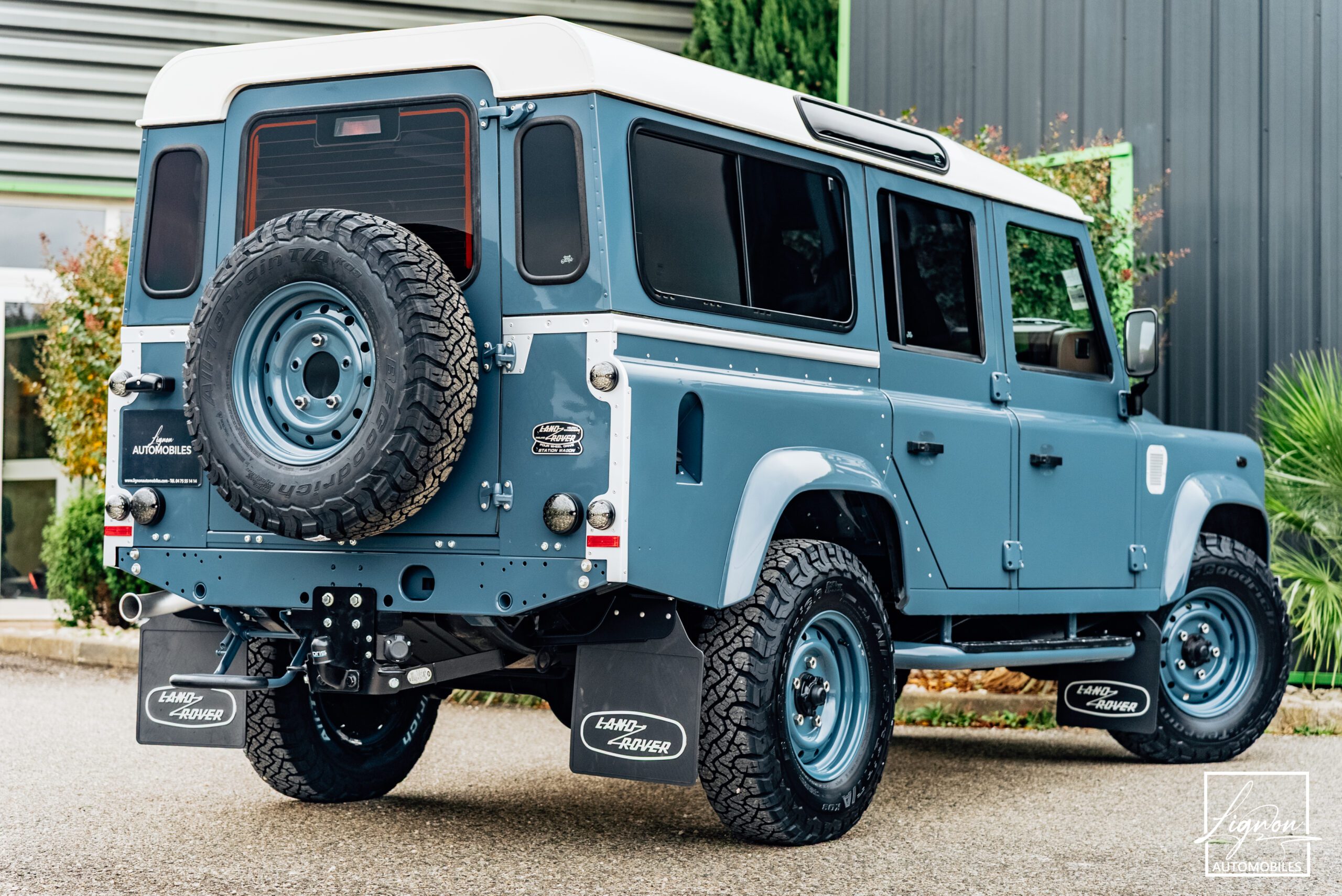 Photo Land Rover Defender 110 SW 2.2 7 Places "R.A.F Blue"