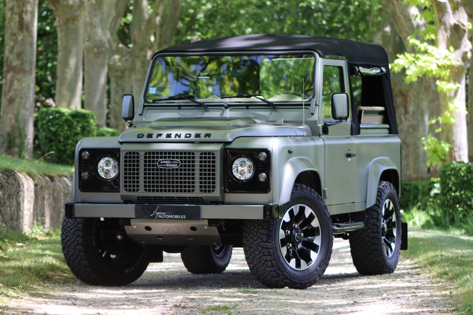 1585 LAND ROVER DEFENDER 90 TD4 2.4L Soft top  Pangea Mat