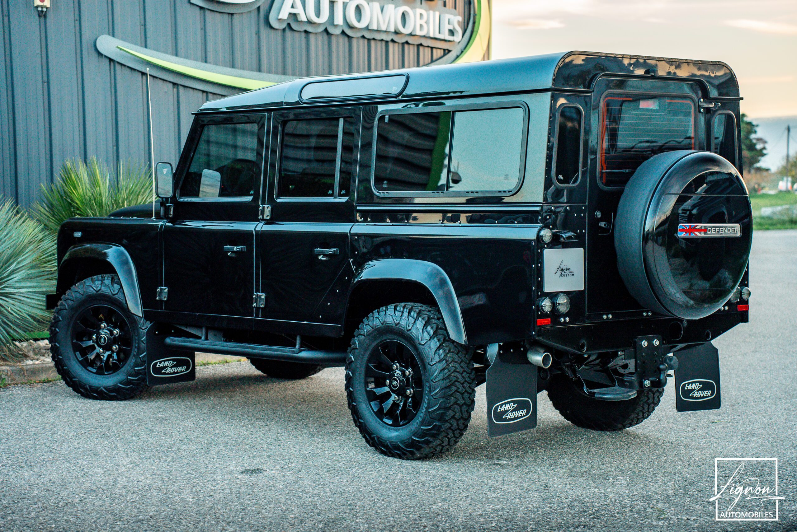 Photo Land Rover Defender "Midgnight Edition" 110 td4 SW 5 places 