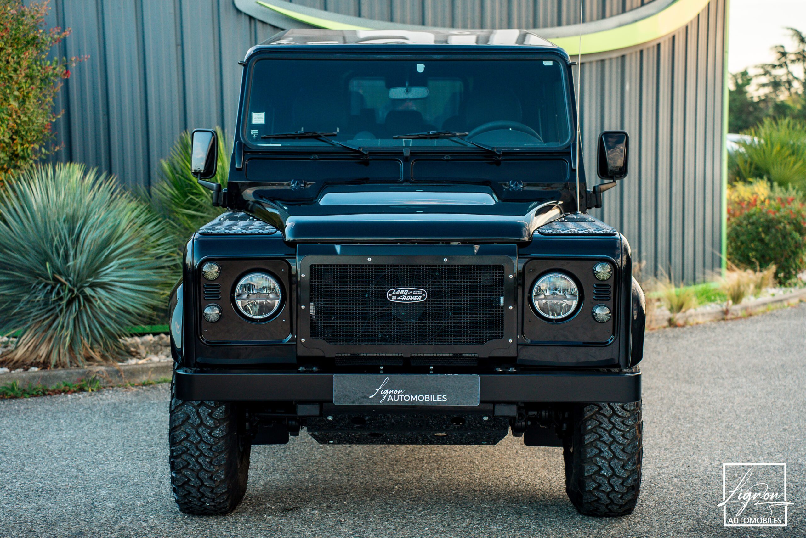 Photo Land Rover Defender "Midgnight Edition" 110 td4 SW 5 places 