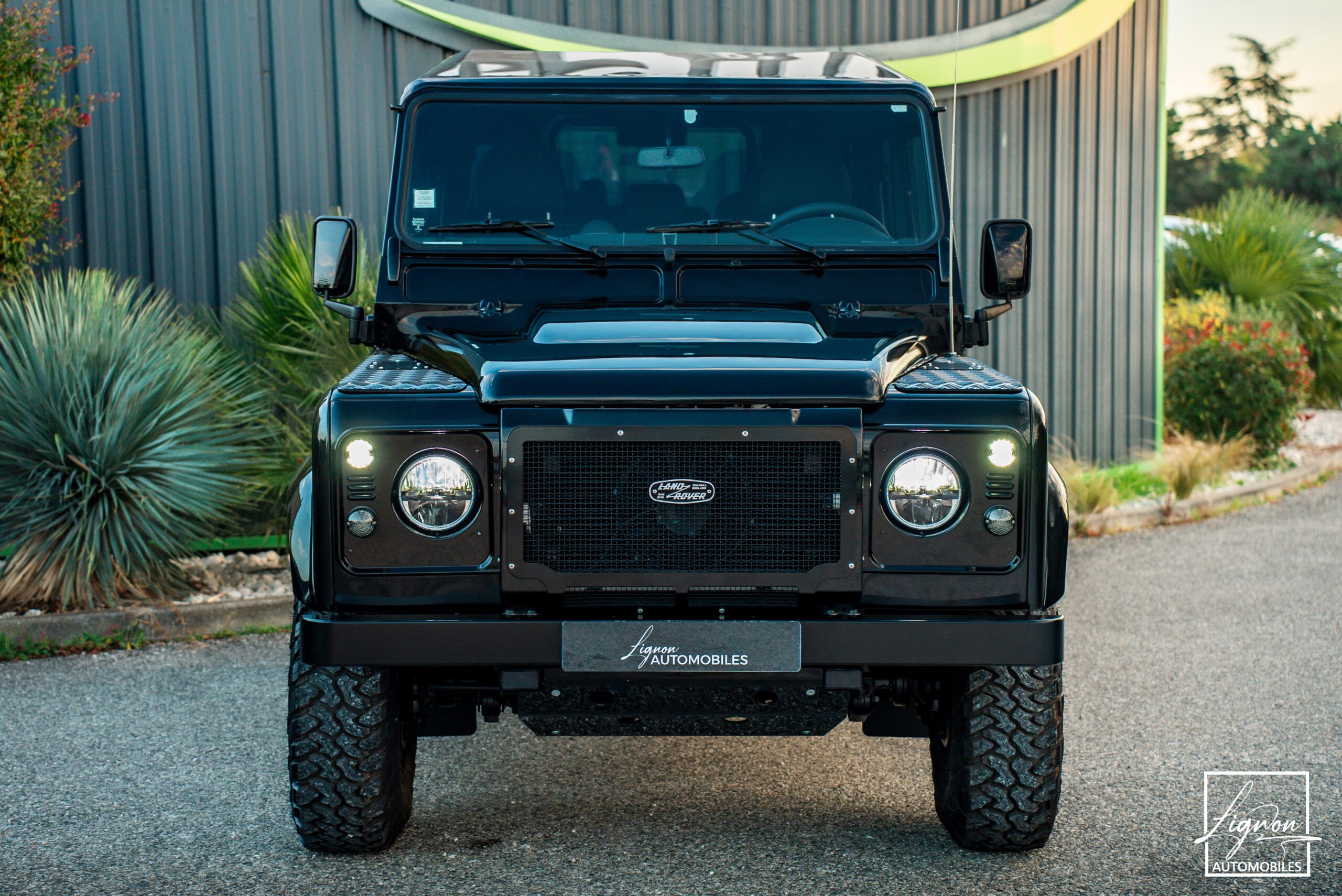 Photo Land Rover Defender "Midgnight Edition" 110 td4 SW 5 places 