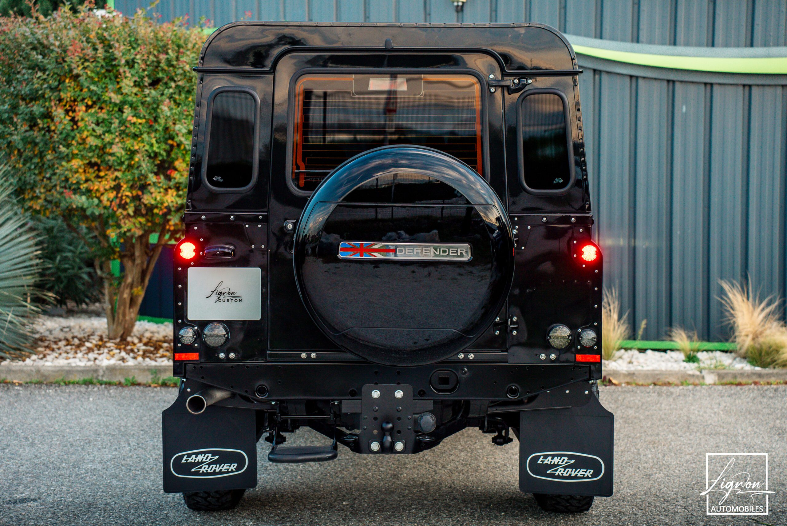 Photo Land Rover Defender "Midgnight Edition" 110 td4 SW 5 places 