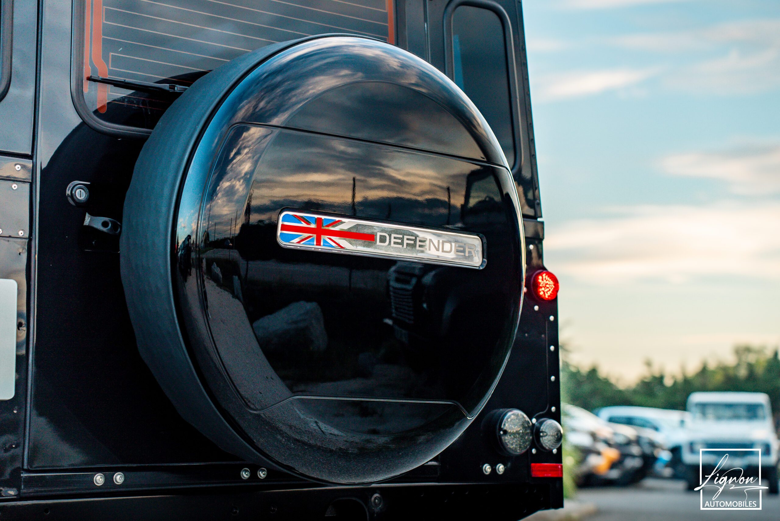 Photo Land Rover Defender "Midgnight Edition" 110 td4 SW 5 places 