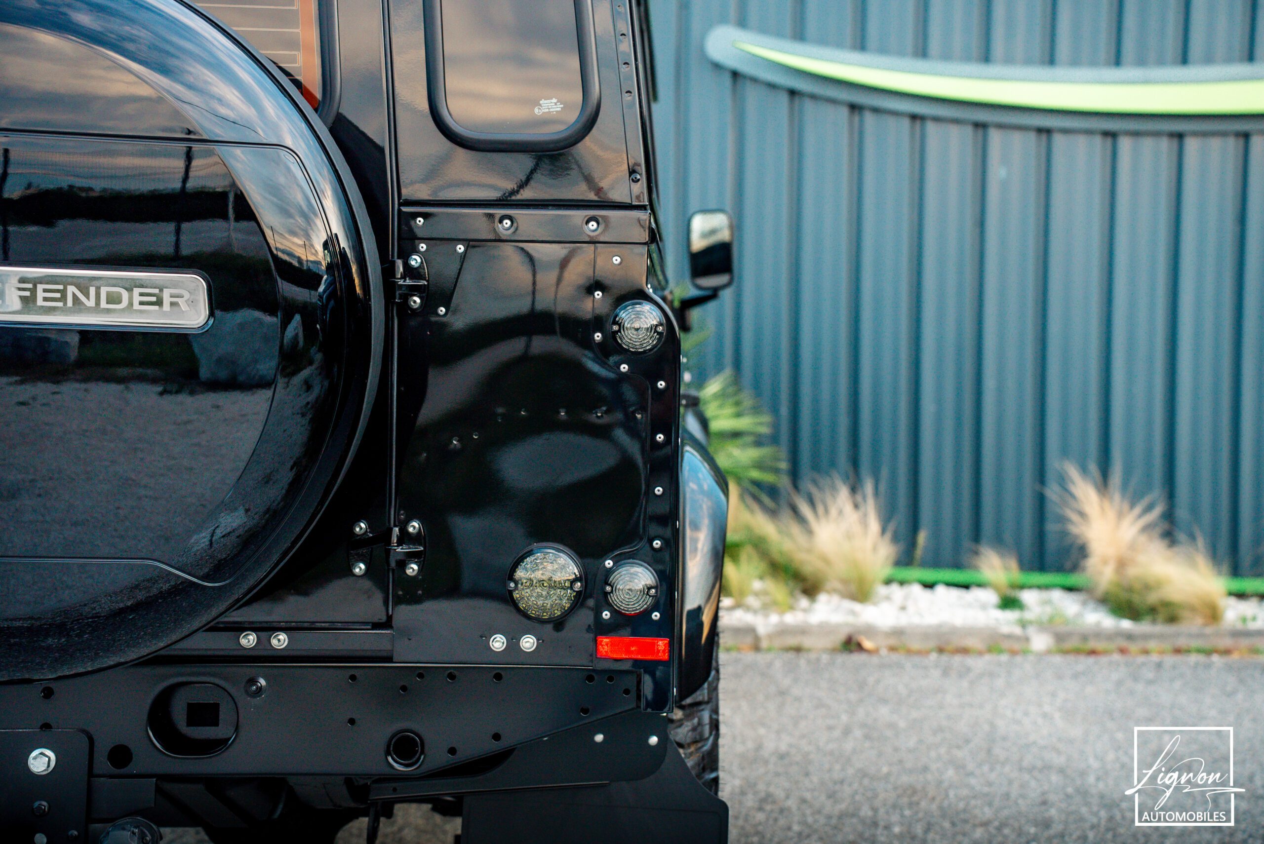 Photo Land Rover Defender "Midgnight Edition" 110 td4 SW 5 places 