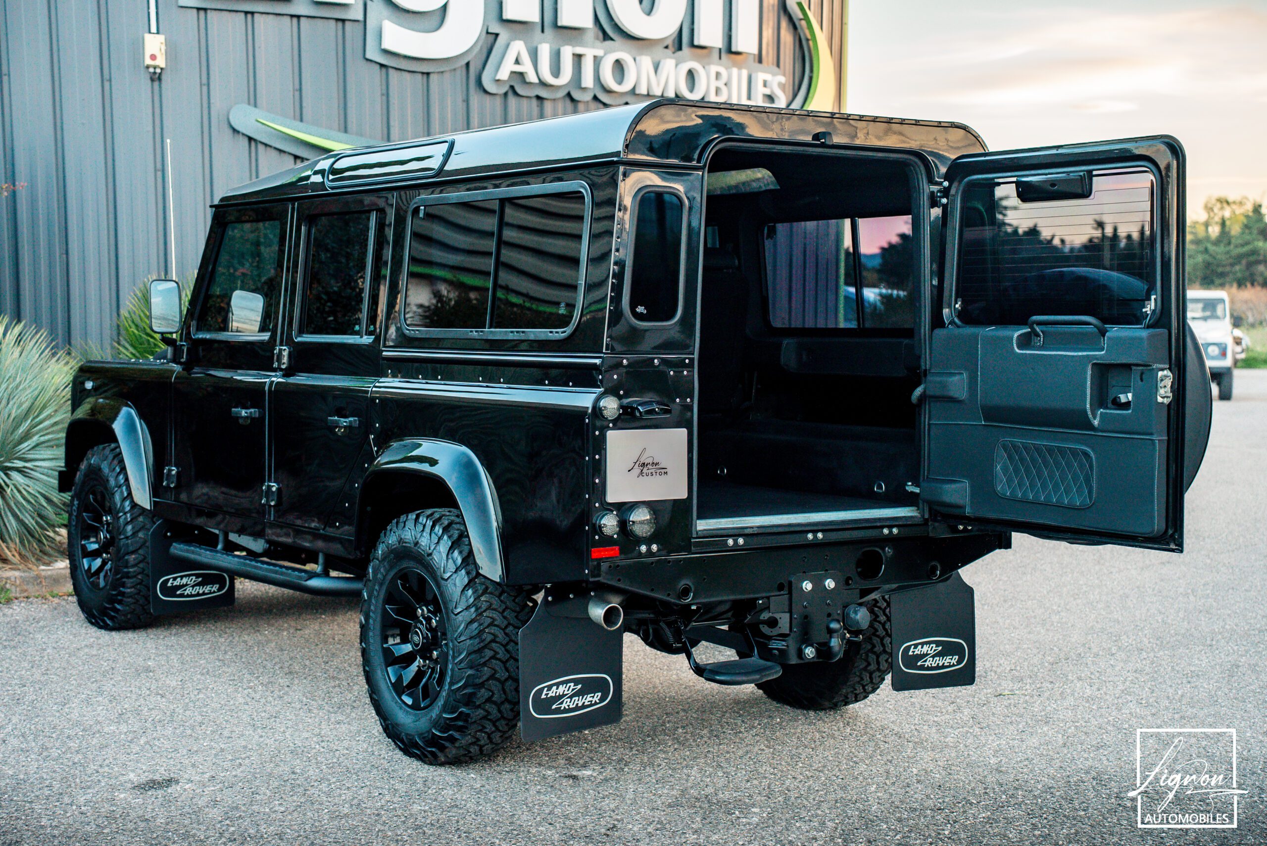 Photo Land Rover Defender "Midgnight Edition" 110 td4 SW 5 places 