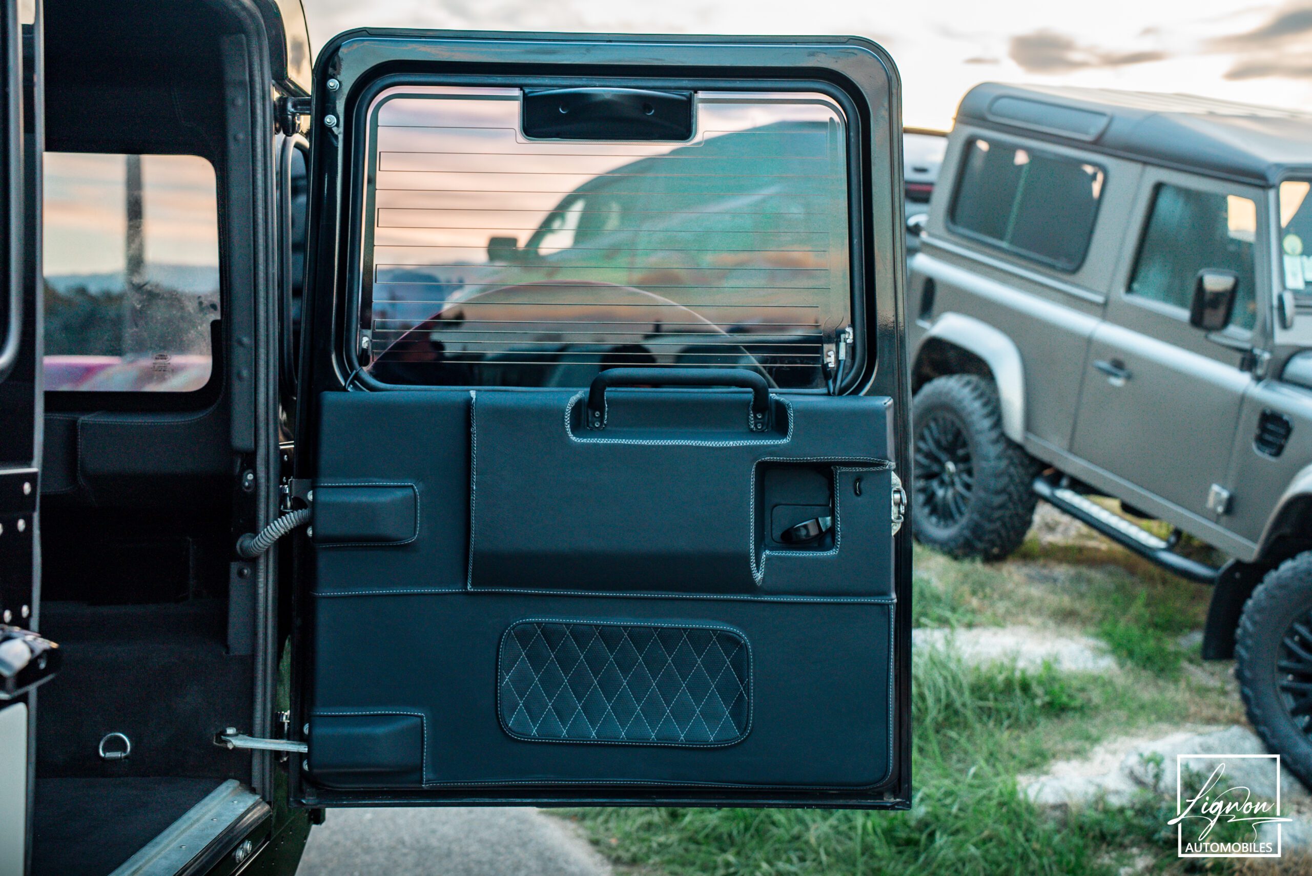 Photo Land Rover Defender "Midgnight Edition" 110 td4 SW 5 places 