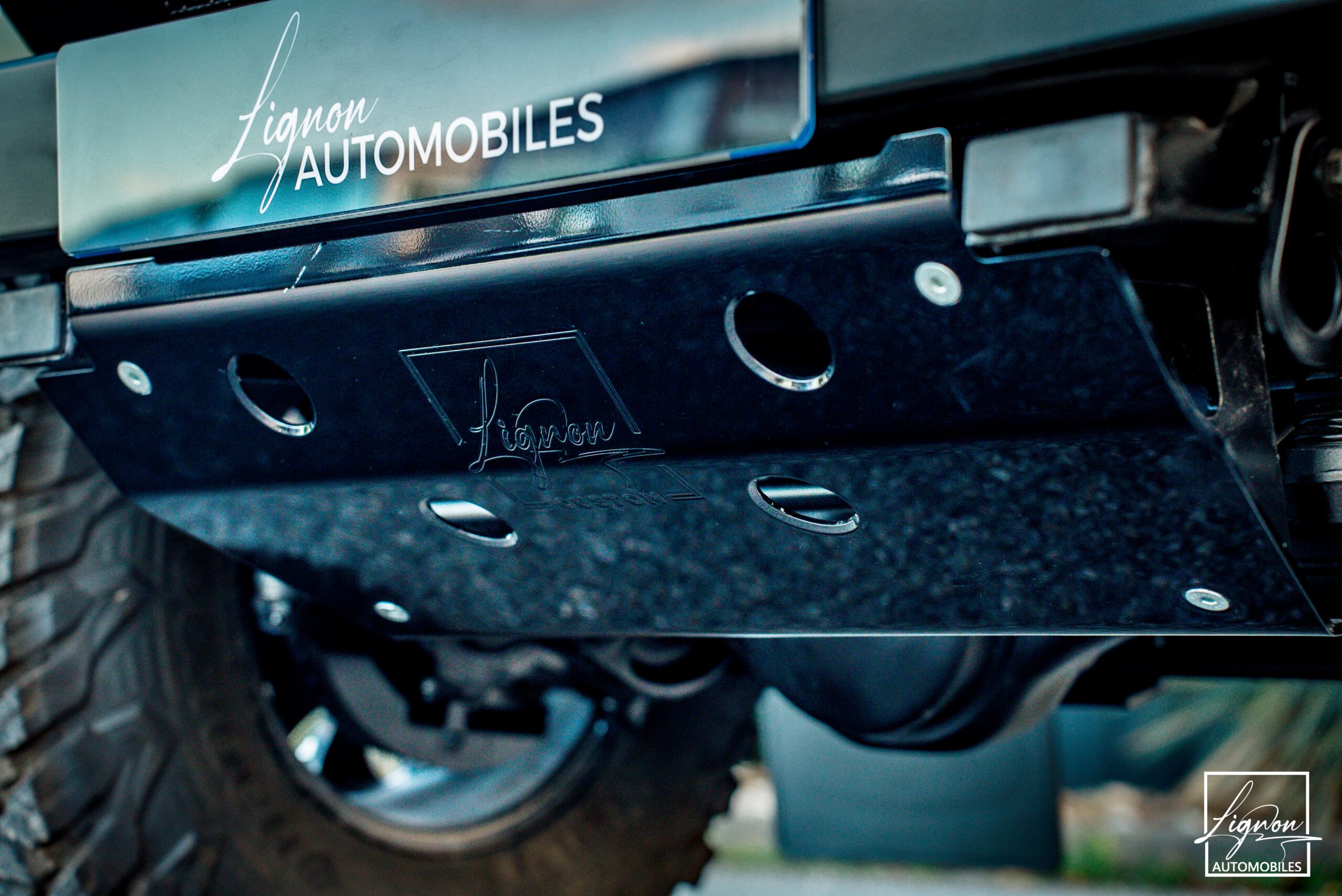 Photo Land Rover Defender "Midgnight Edition" 110 td4 SW 5 places 
