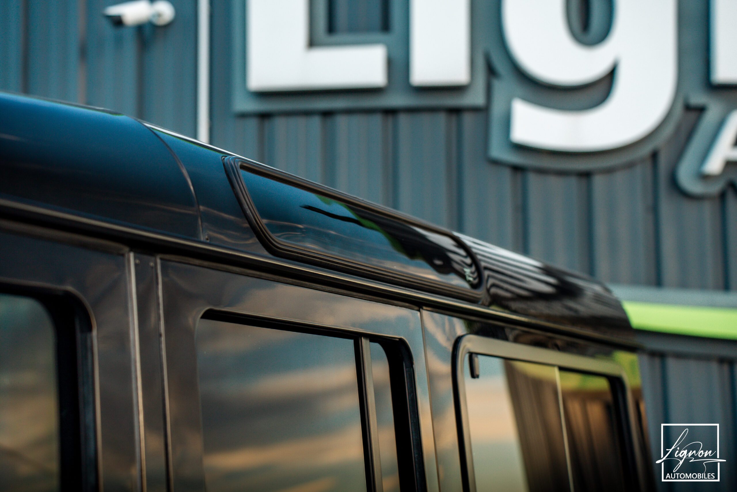 Photo Land Rover Defender "Midgnight Edition" 110 td4 SW 5 places 
