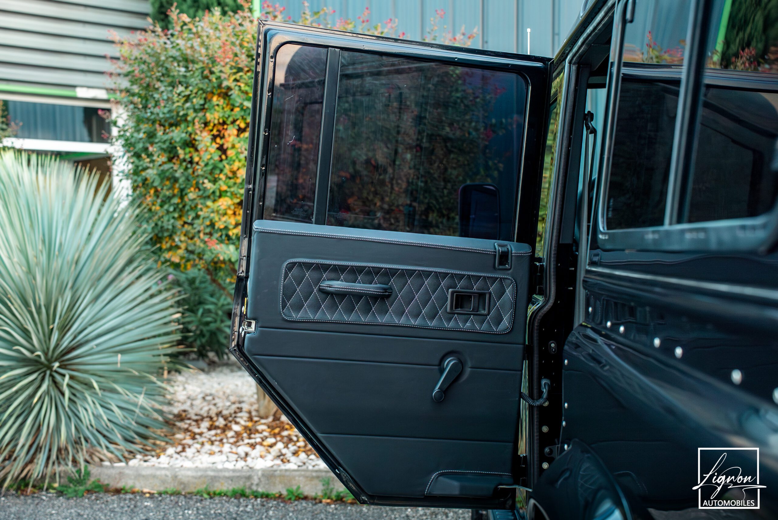 Photo Land Rover Defender "Midgnight Edition" 110 td4 SW 5 places 