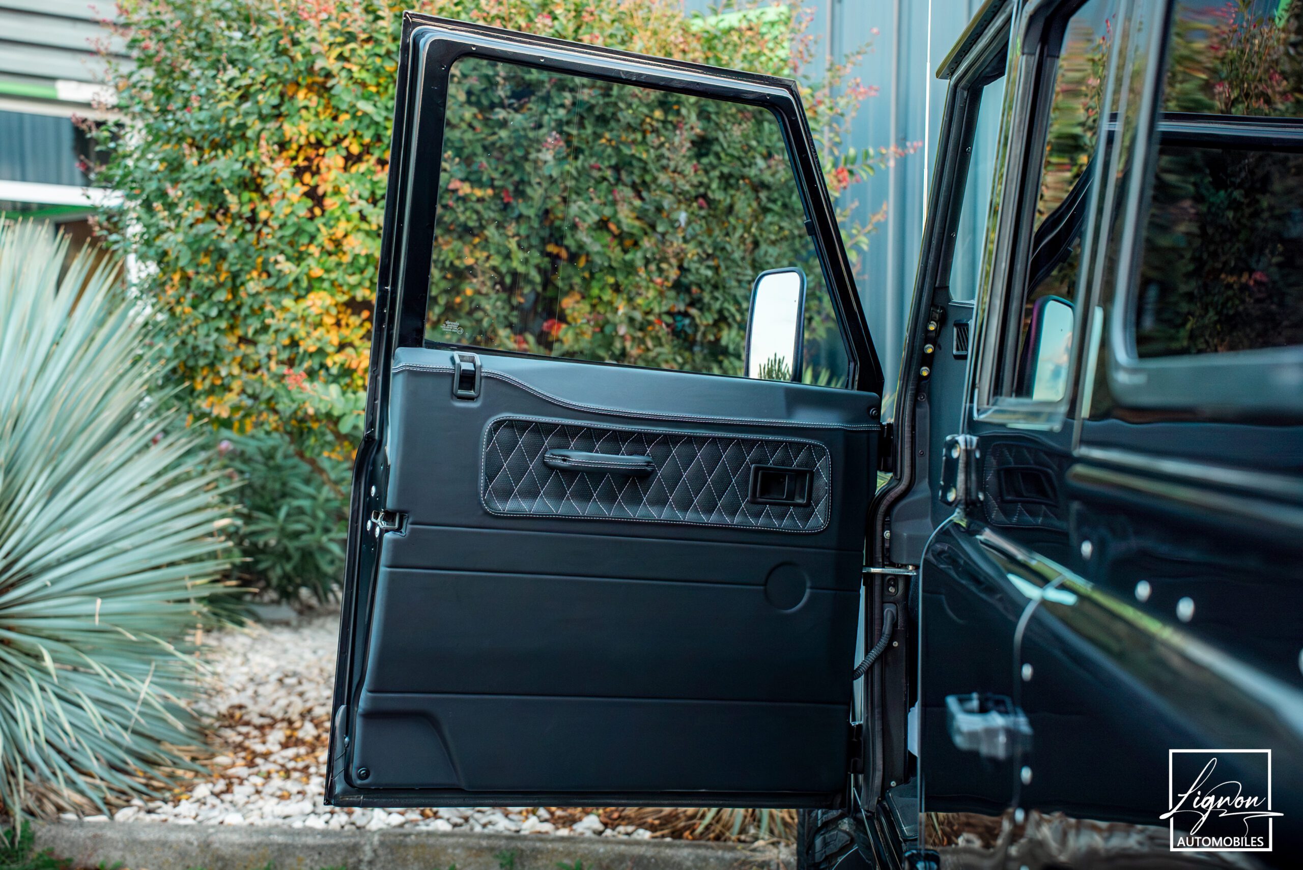 Photo Land Rover Defender "Midgnight Edition" 110 td4 SW 5 places 