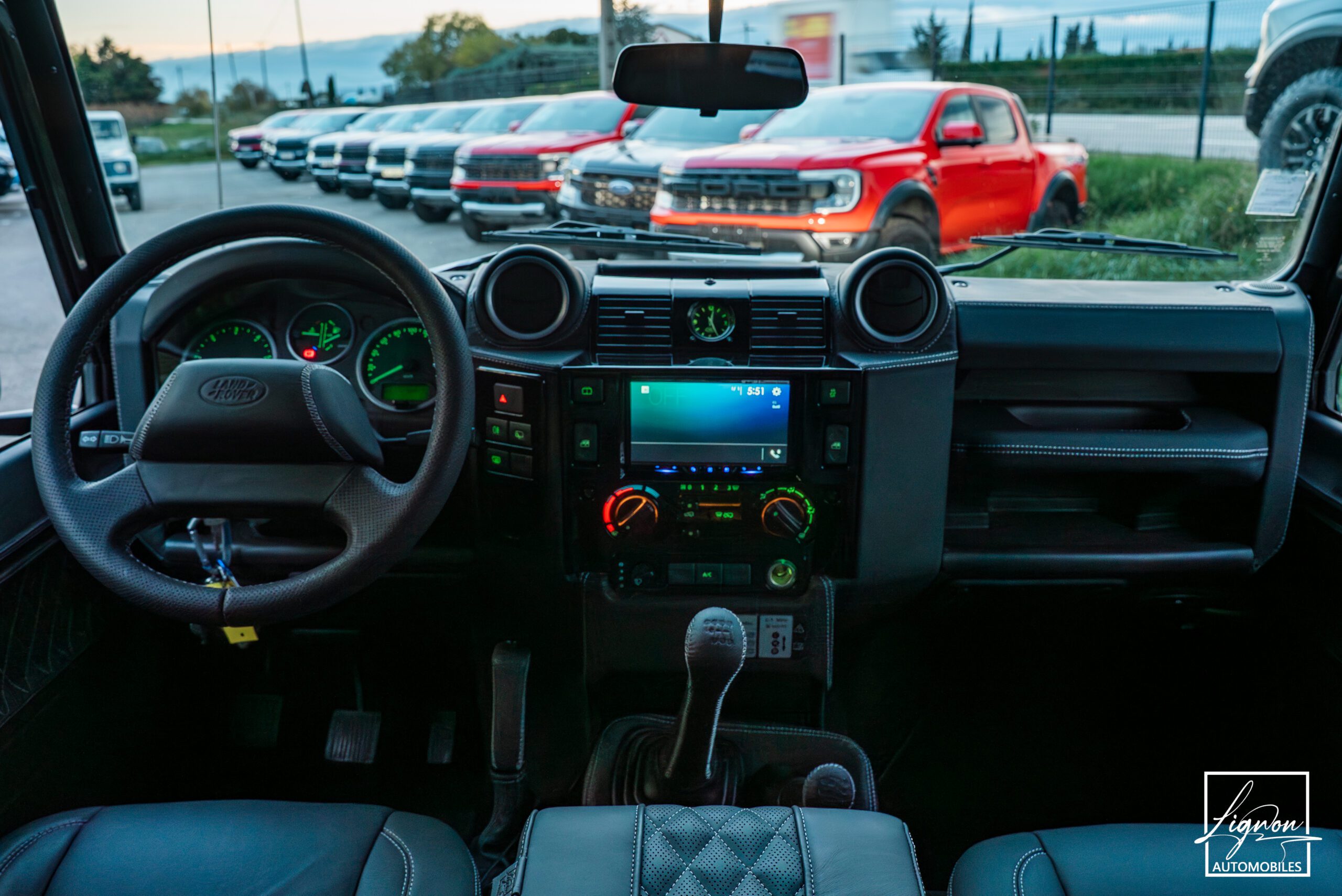 Photo Land Rover Defender "Midgnight Edition" 110 td4 SW 5 places 