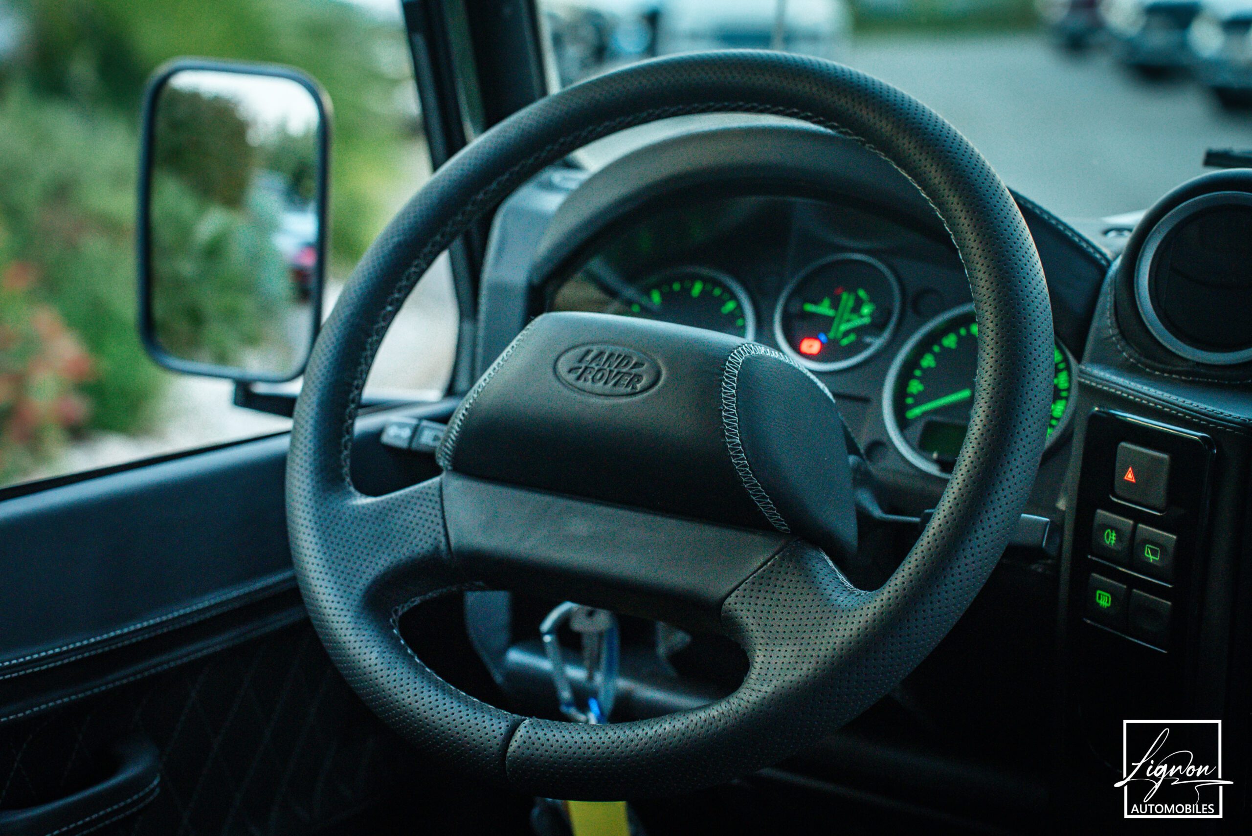 Photo Land Rover Defender "Midgnight Edition" 110 td4 SW 5 places 