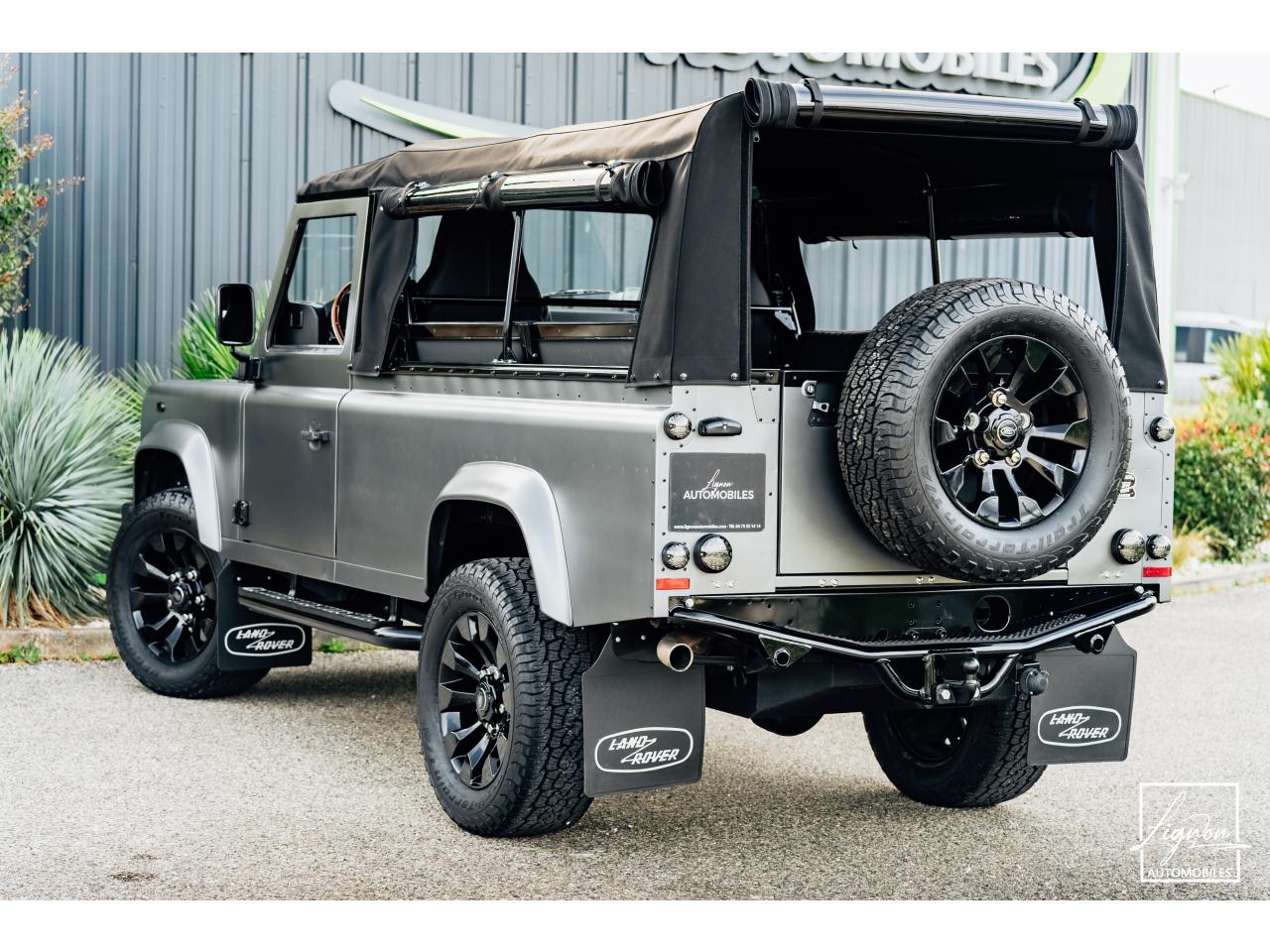 Photo LAND ROVER DEFENDER 110 2,2L Td4 Soft Top Frozen Grey