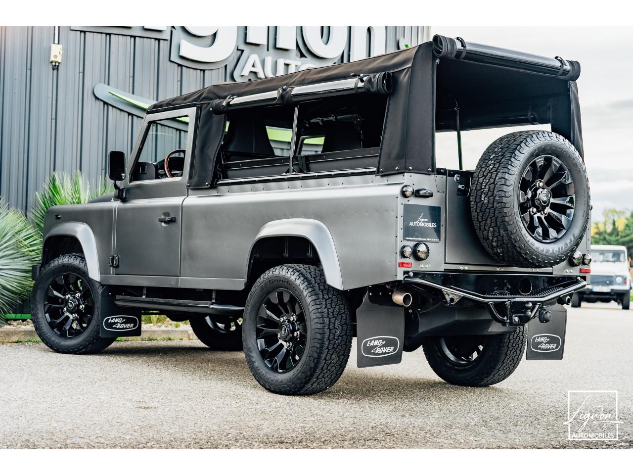 Photo LAND ROVER DEFENDER 110 2,2L Td4 Soft Top Frozen Grey