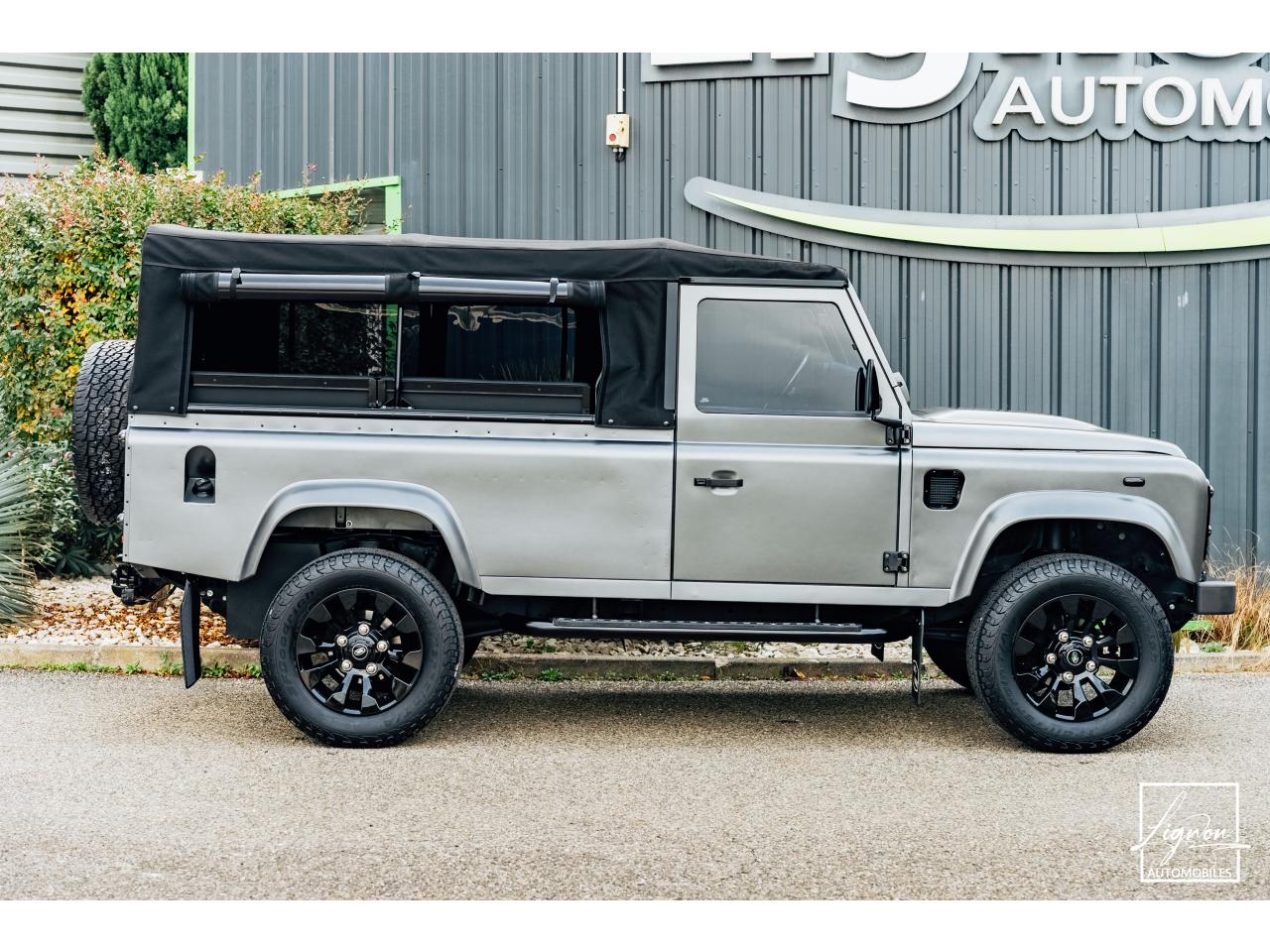 Photo LAND ROVER DEFENDER 110 2,2L Td4 Soft Top Frozen Grey