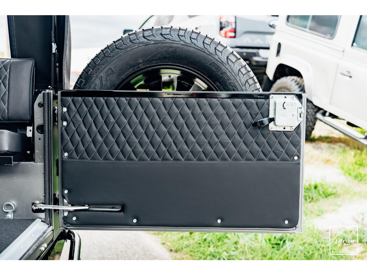 Photo LAND ROVER DEFENDER 110 2,2L Td4 Soft Top Frozen Grey