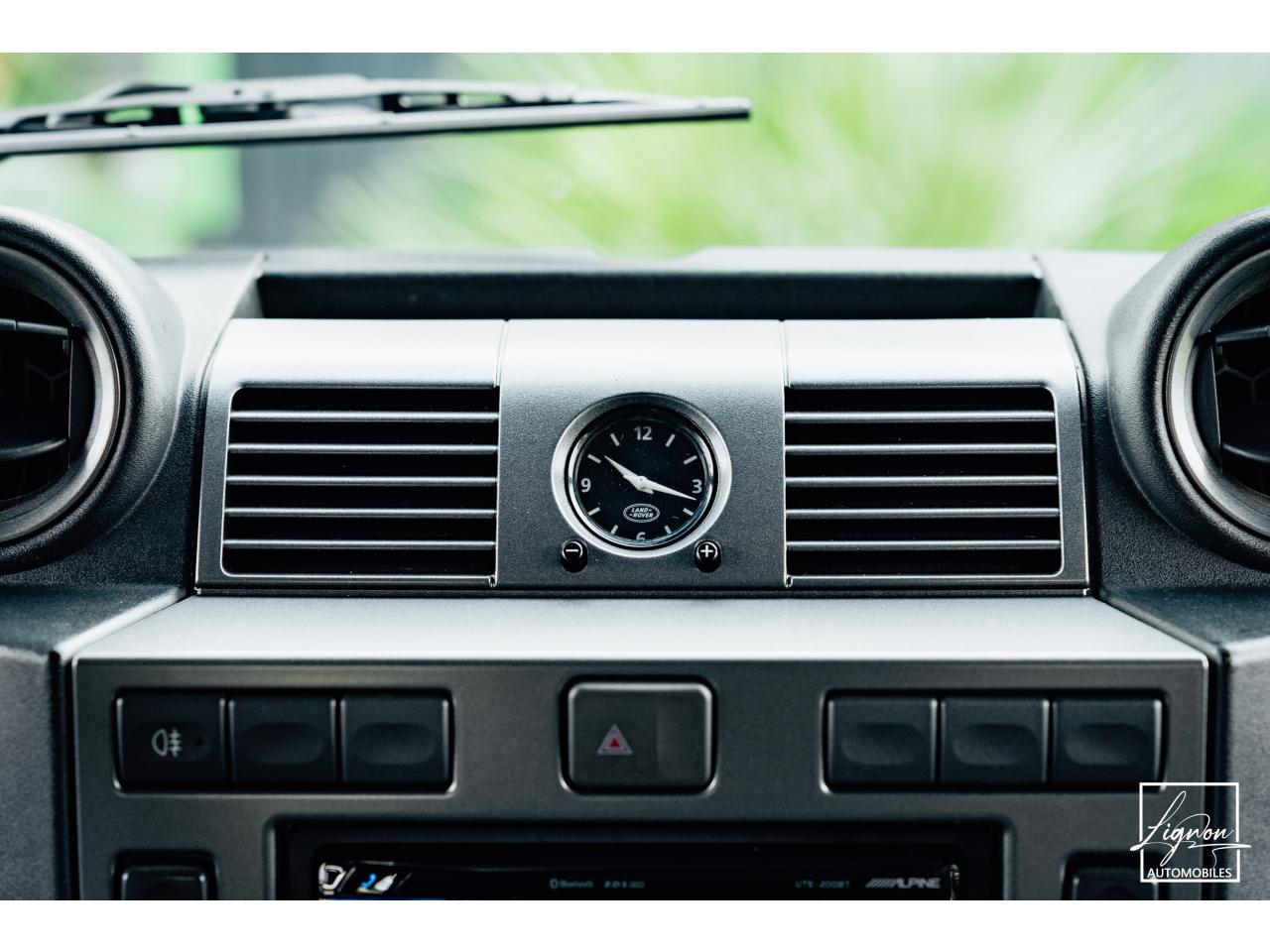 Photo LAND ROVER DEFENDER 110 2,2L Td4 Soft Top Frozen Grey