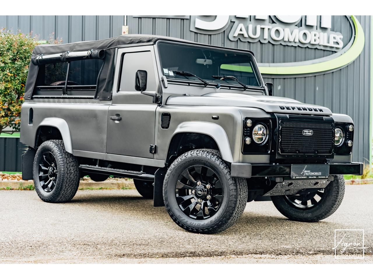 Photo LAND ROVER DEFENDER 110 2,2L Td4 Soft Top Frozen Grey
