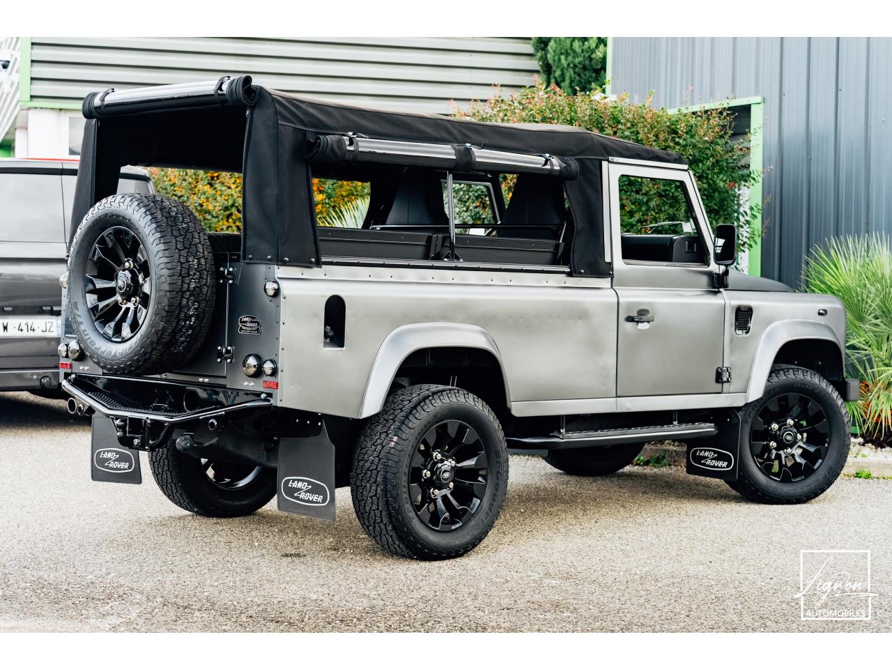 Photo LAND ROVER DEFENDER 110 2,2L Td4 Soft Top Frozen Grey