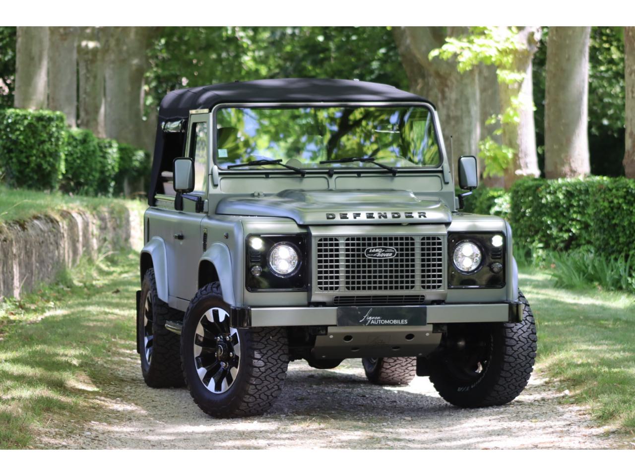 Photo LAND ROVER DEFENDER 90 TD4 2.4L Soft top  Pangea Mat