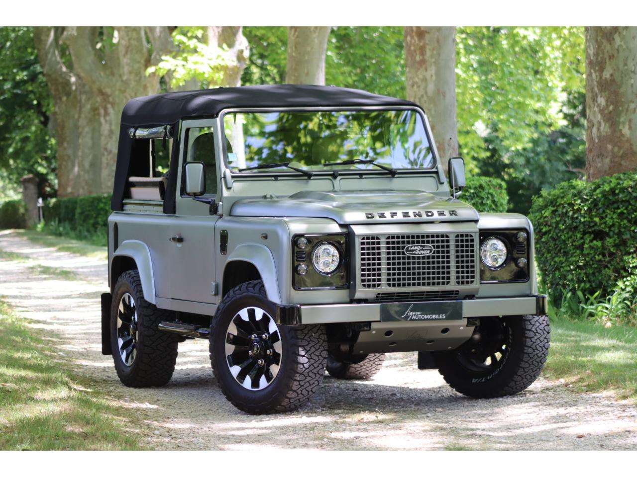 Photo LAND ROVER DEFENDER 90 TD4 2.4L Soft top  Pangea Mat