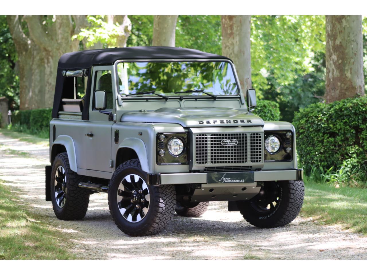 Photo LAND ROVER DEFENDER 90 TD4 2.4L Soft top  Pangea Mat