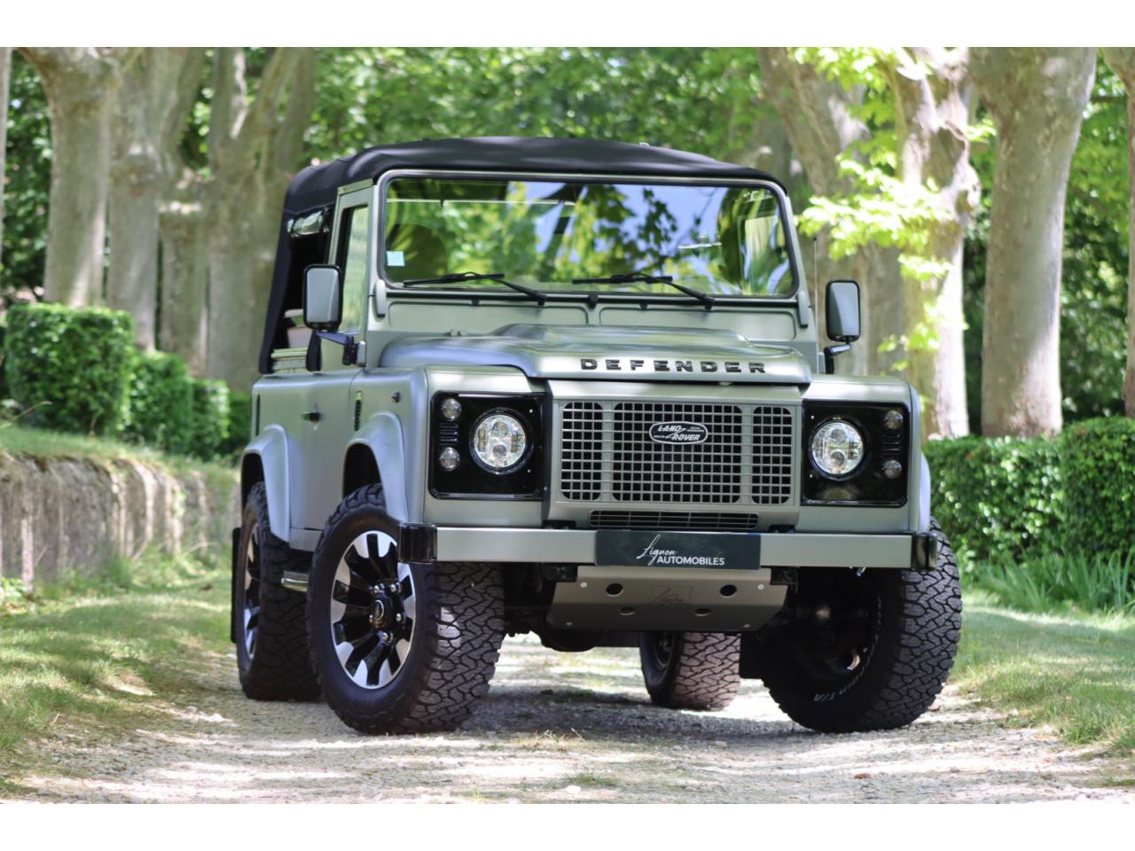 Photo LAND ROVER DEFENDER 90 TD4 2.4L Soft top  Pangea Mat