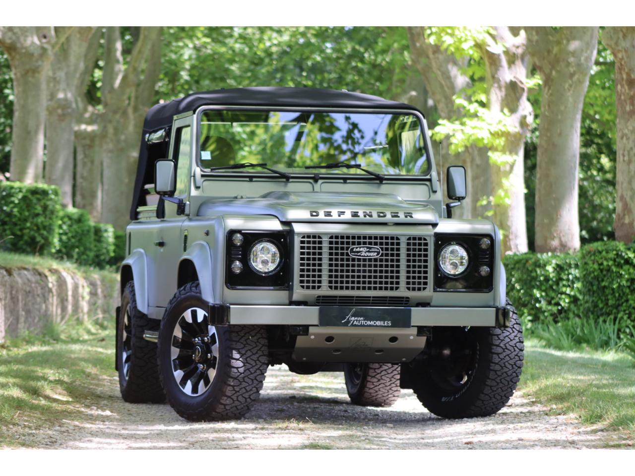 Photo LAND ROVER DEFENDER 90 TD4 2.4L Soft top  Pangea Mat