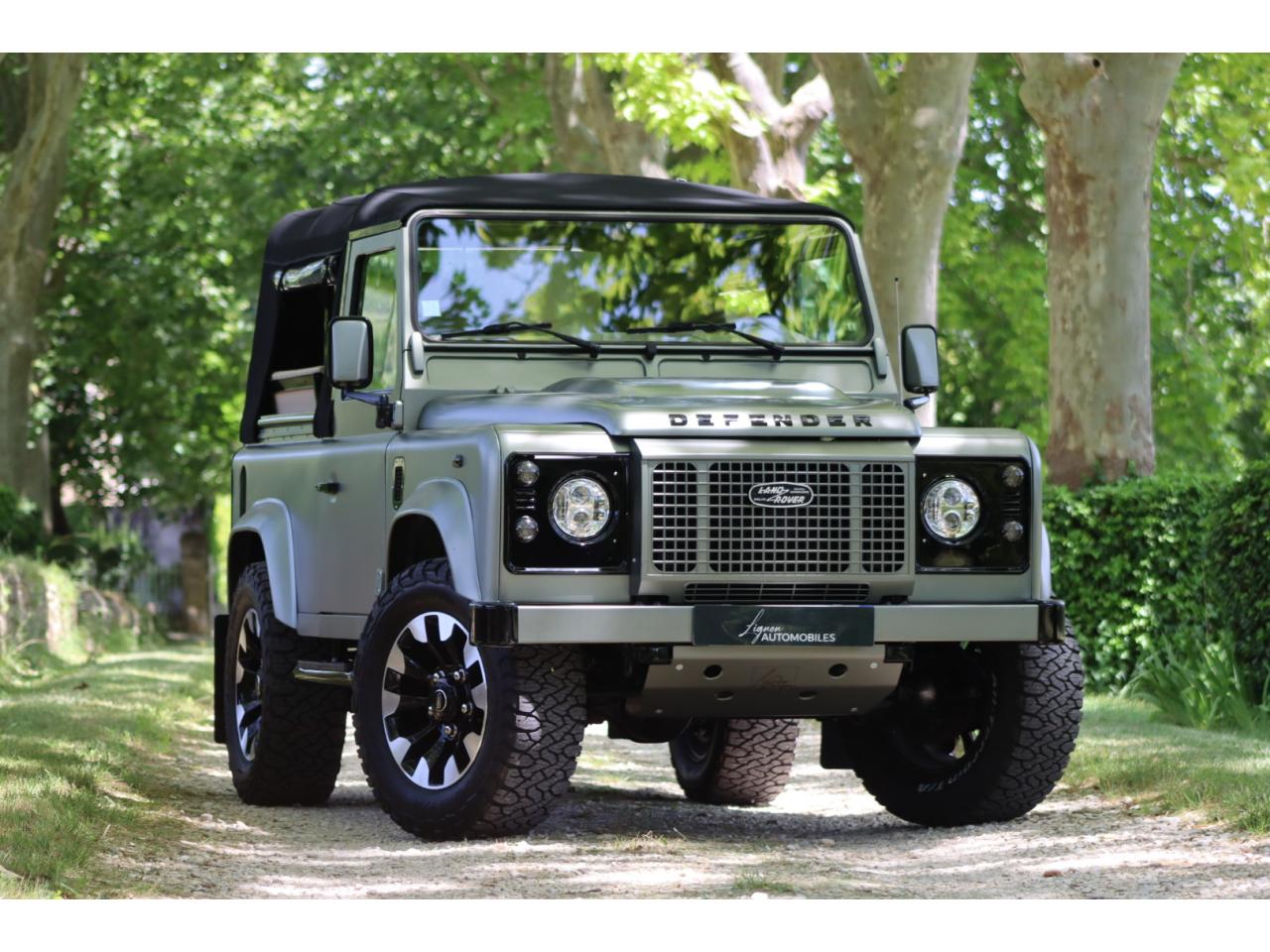 Photo LAND ROVER DEFENDER 90 TD4 2.4L Soft top  Pangea Mat