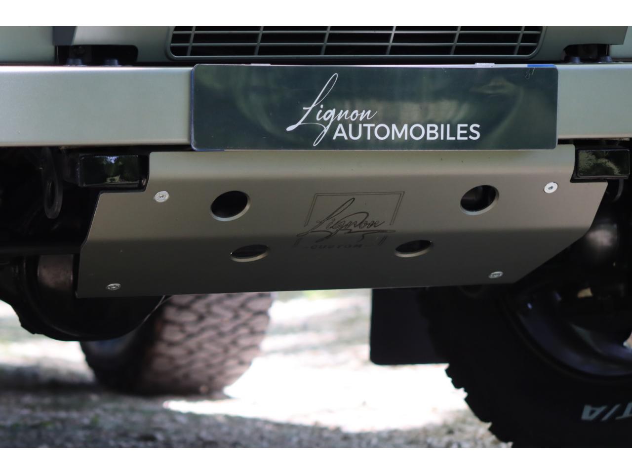 Photo LAND ROVER DEFENDER 90 TD4 2.4L Soft top  Pangea Mat