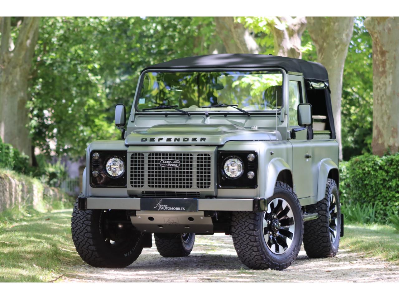 Photo LAND ROVER DEFENDER 90 TD4 2.4L Soft top  Pangea Mat