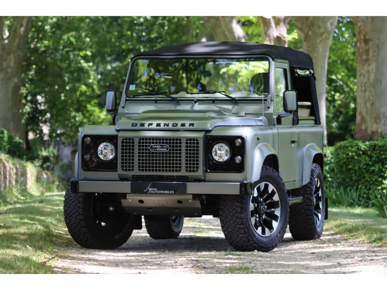 Photo LAND ROVER DEFENDER 90 TD4 2.4L Soft top  Pangea Mat