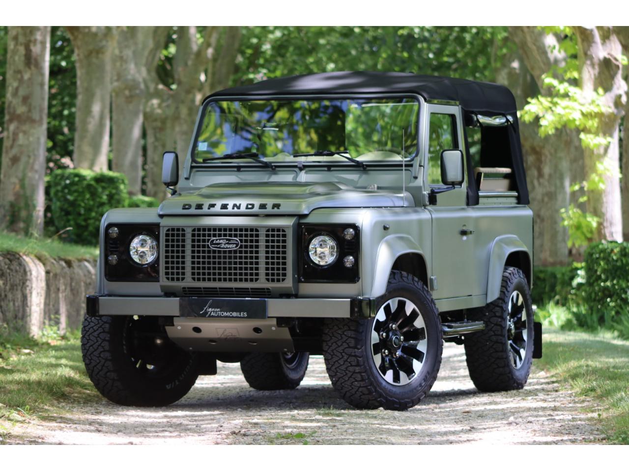 Photo LAND ROVER DEFENDER 90 TD4 2.4L Soft top  Pangea Mat