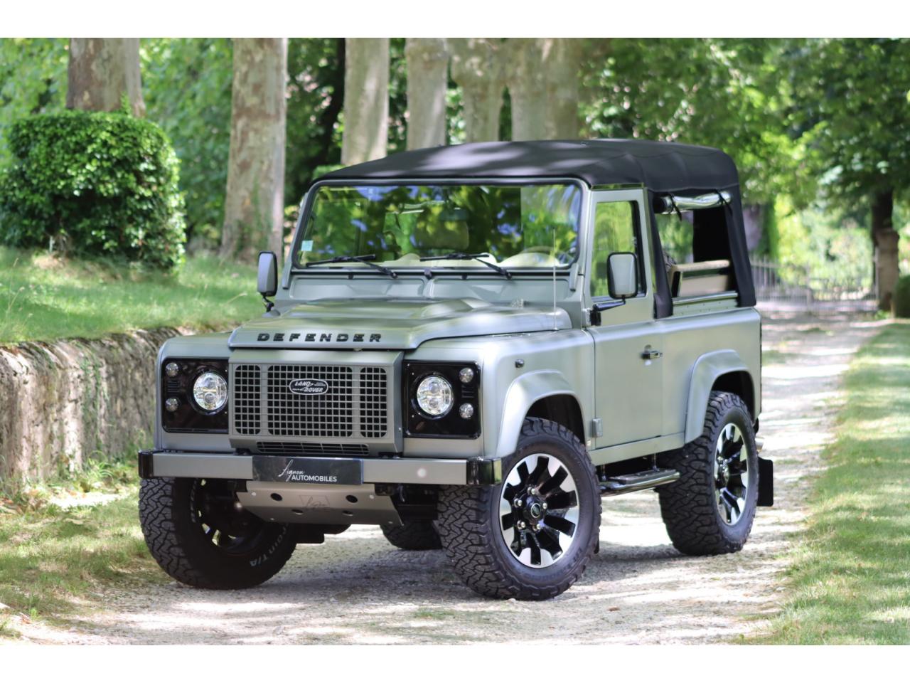 Photo LAND ROVER DEFENDER 90 TD4 2.4L Soft top  Pangea Mat