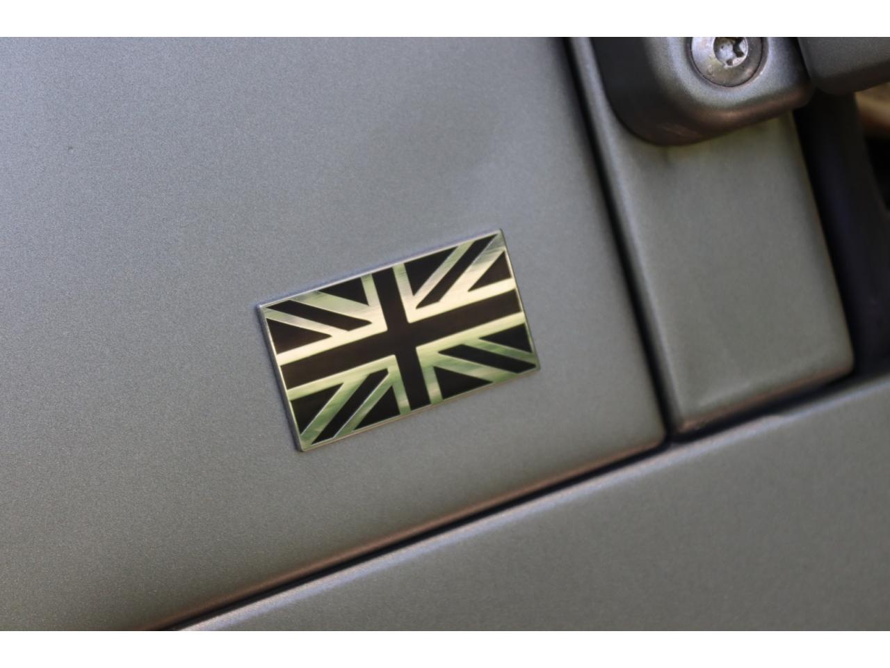 Photo LAND ROVER DEFENDER 90 TD4 2.4L Soft top  Pangea Mat