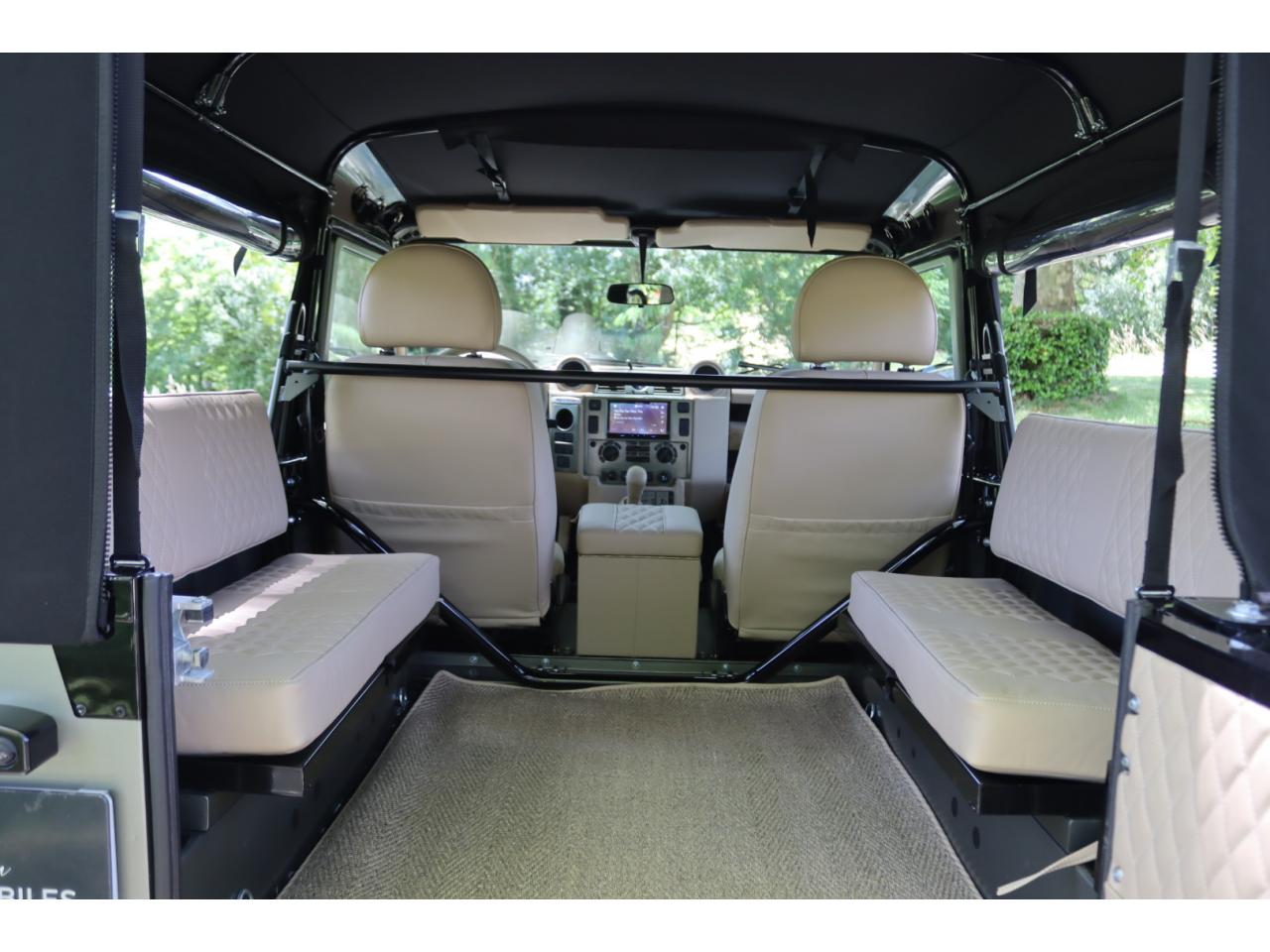Photo LAND ROVER DEFENDER 90 TD4 2.4L Soft top  Pangea Mat