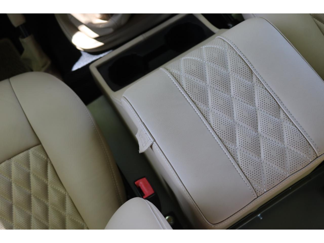 Photo LAND ROVER DEFENDER 90 TD4 2.4L Soft top  Pangea Mat