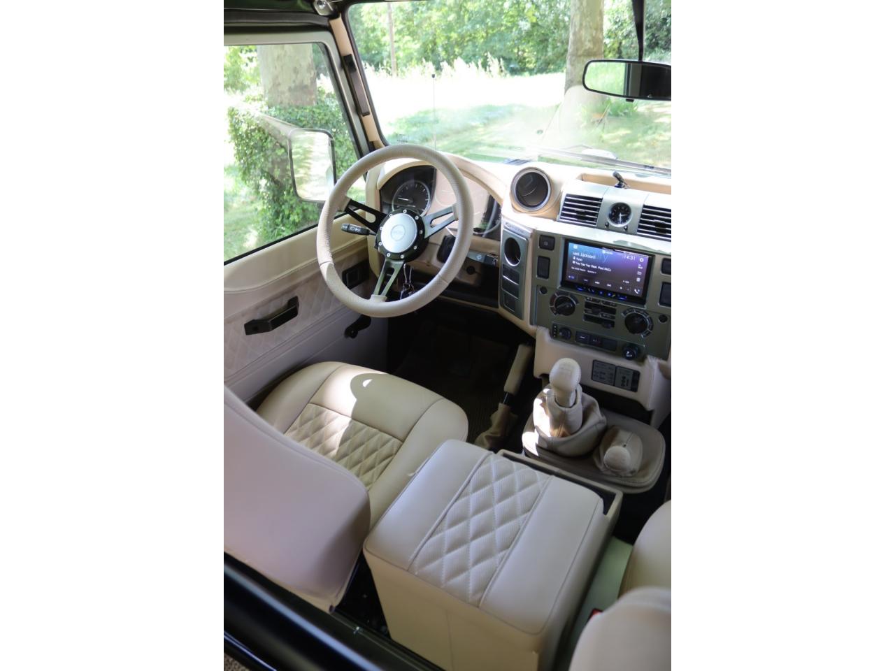 Photo LAND ROVER DEFENDER 90 TD4 2.4L Soft top  Pangea Mat