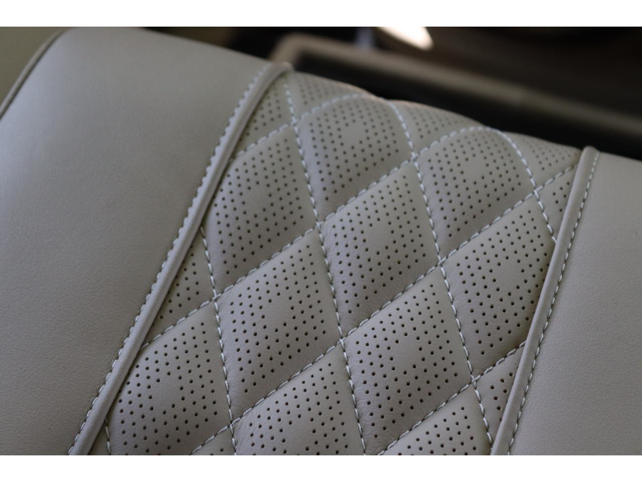 Photo LAND ROVER DEFENDER 90 TD4 2.4L Soft top  Pangea Mat