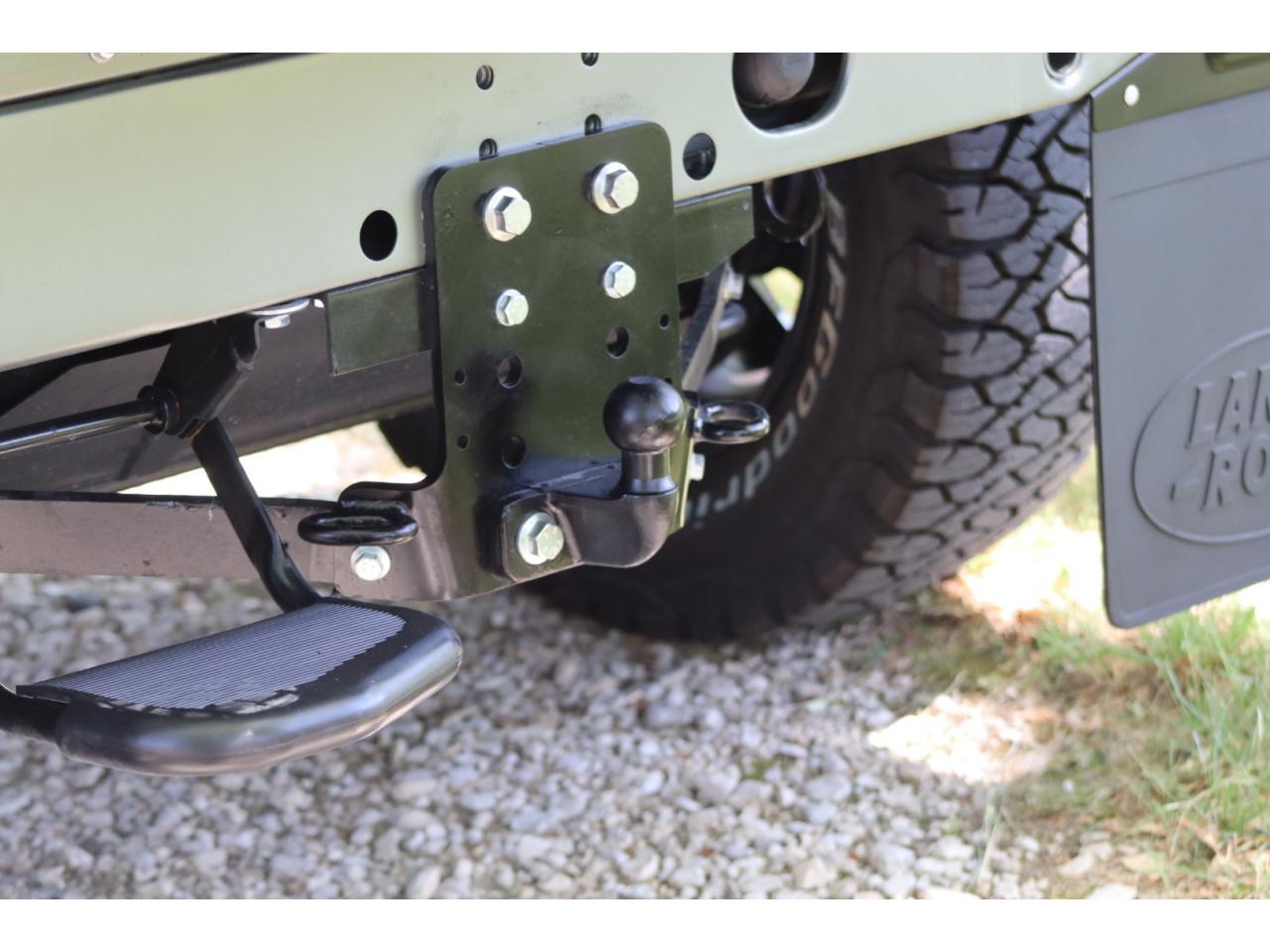 Photo LAND ROVER DEFENDER 90 TD4 2.4L Soft top  Pangea Mat
