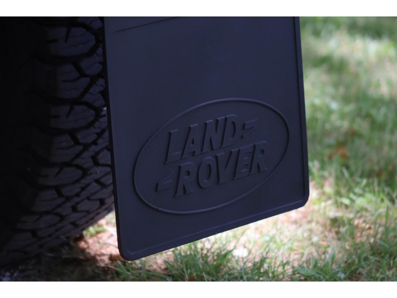 Photo LAND ROVER DEFENDER 90 TD4 2.4L Soft top  Pangea Mat